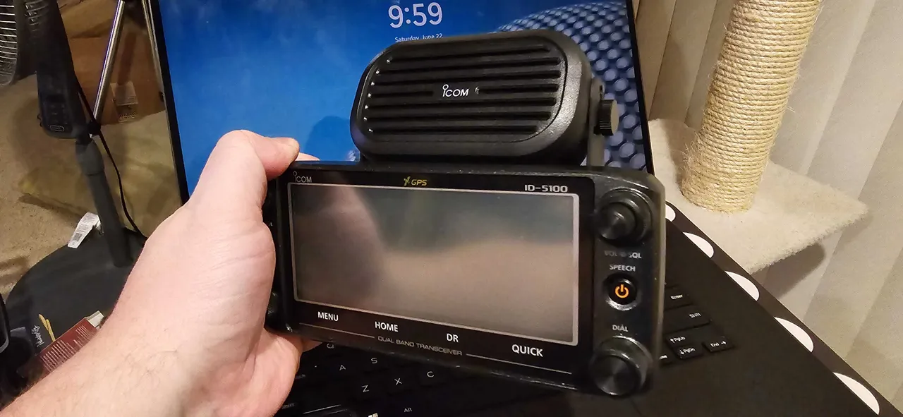 ともちん品‼️早い者勝ち‼️ICOM ID-5100 ★ D-Star対応 ICOM ID-5100 and ICOM ID-52 - YouTube