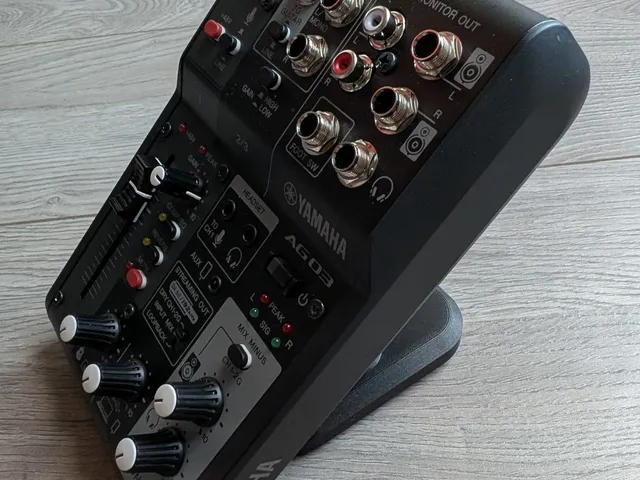 Yamaha AG03 - AG06 Stand