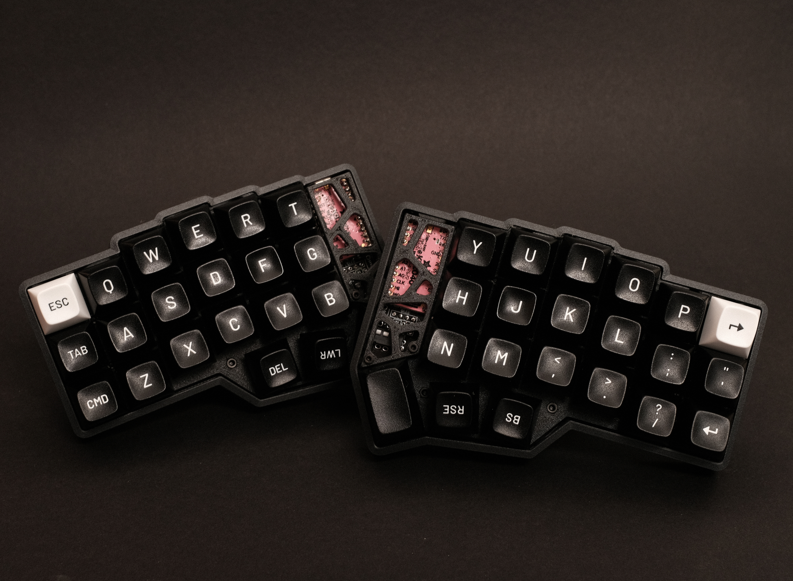 Cornehole Case for Corne Keyboard (CRKBD) wired TRRS Remix