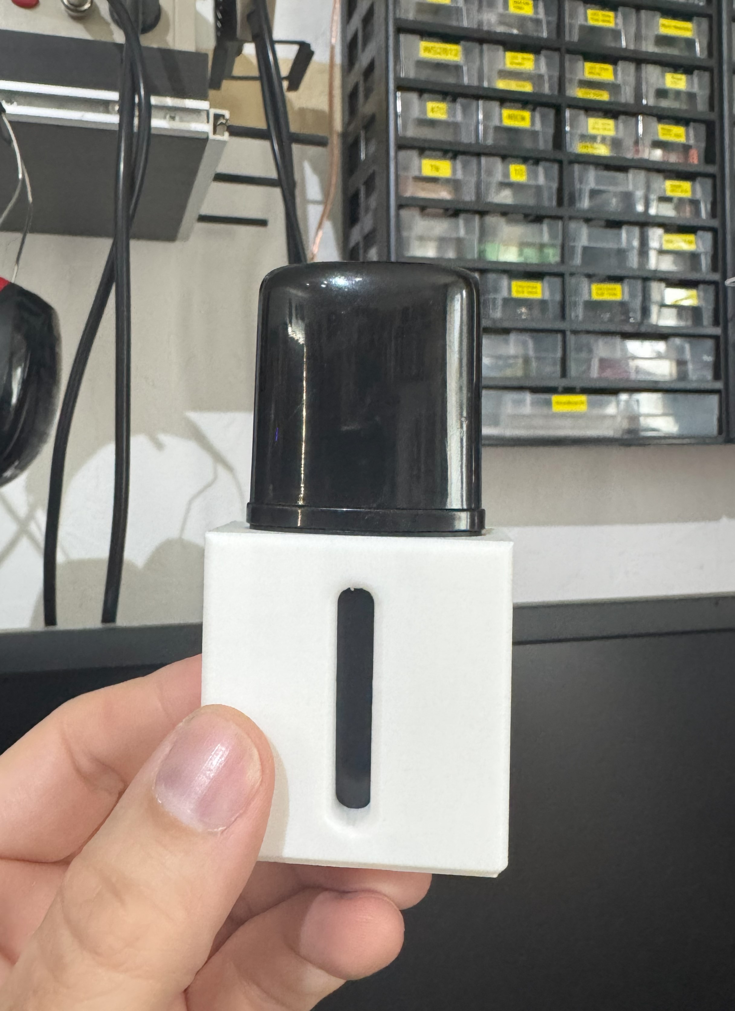 KlarPilot Anti-Fog Spray Holder for Ikea Skadis