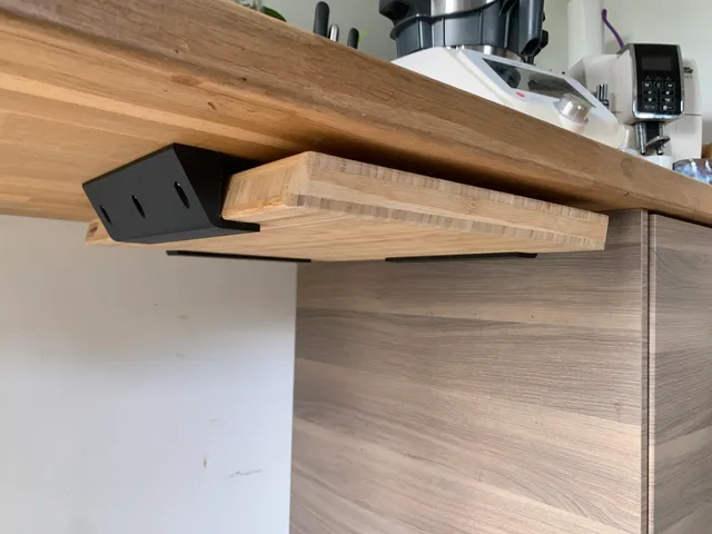 équerre under desk