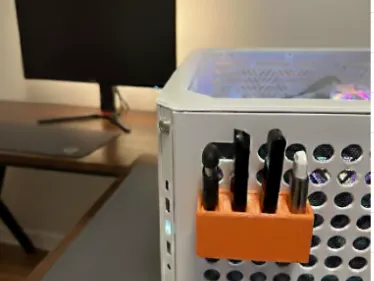 USB Stick Holder - Cooler Master Qube