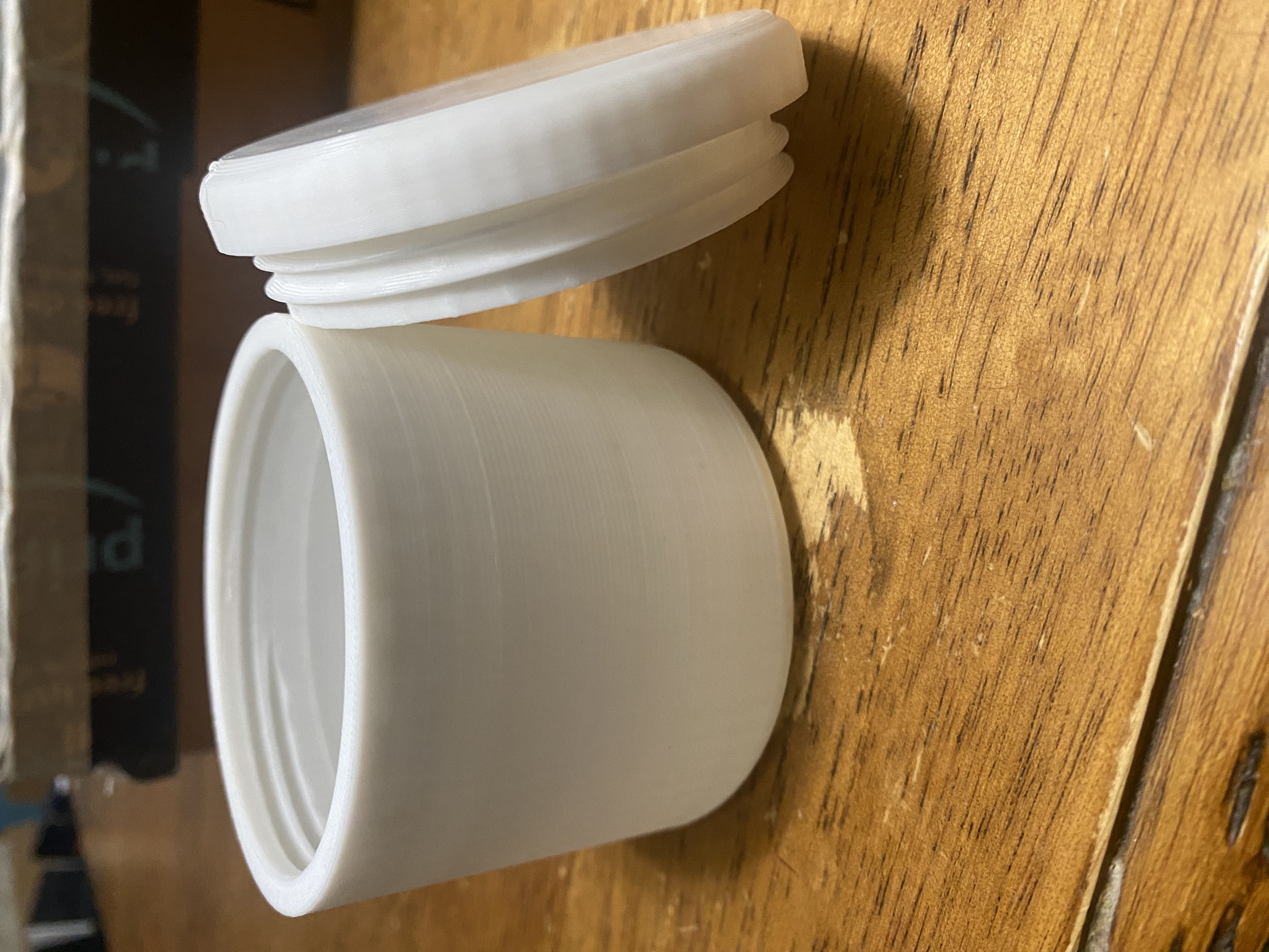 Miniatura 7 do modelo 3D Simple Screw Top Container