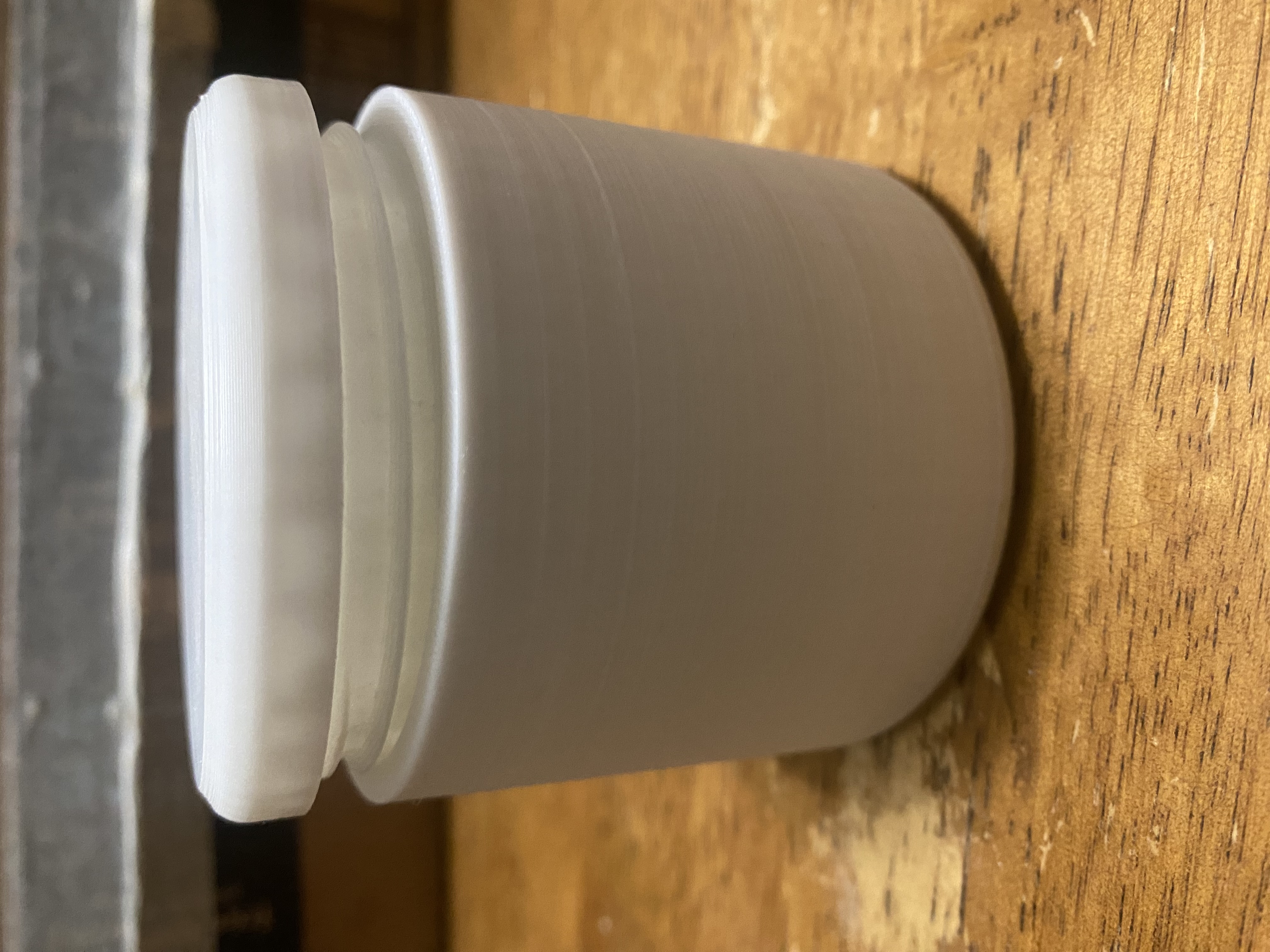 Miniatura 3 do modelo 3D Simple Screw Top Container