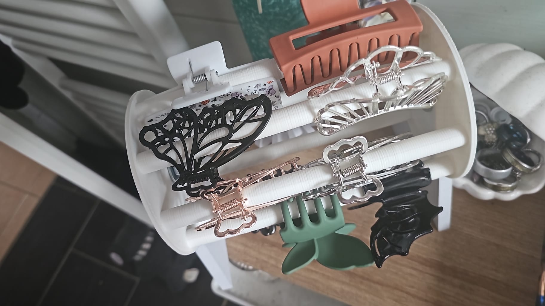 Hair clip holder rotatable