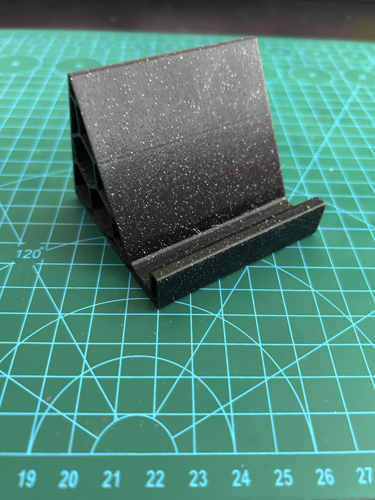 Phone stand/holder by Skiv | Download free STL model | Printables.com