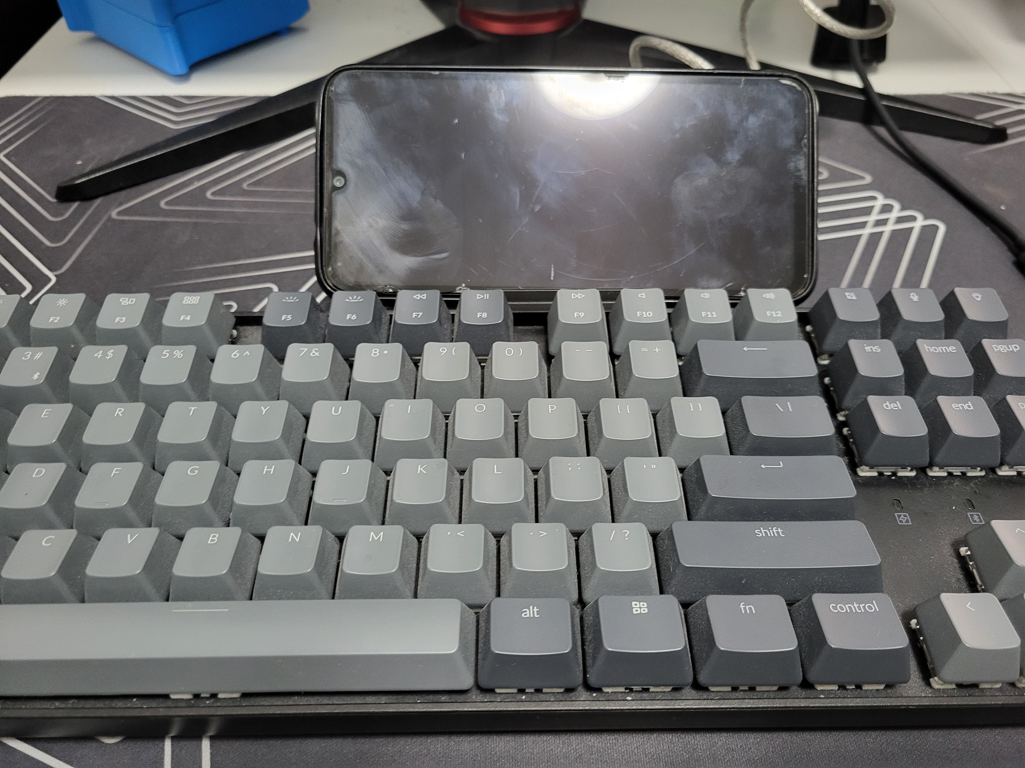 Keychron phone stand