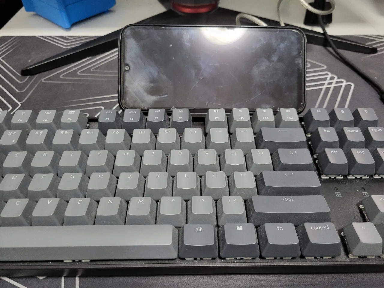 Keychron phone stand by Kuba