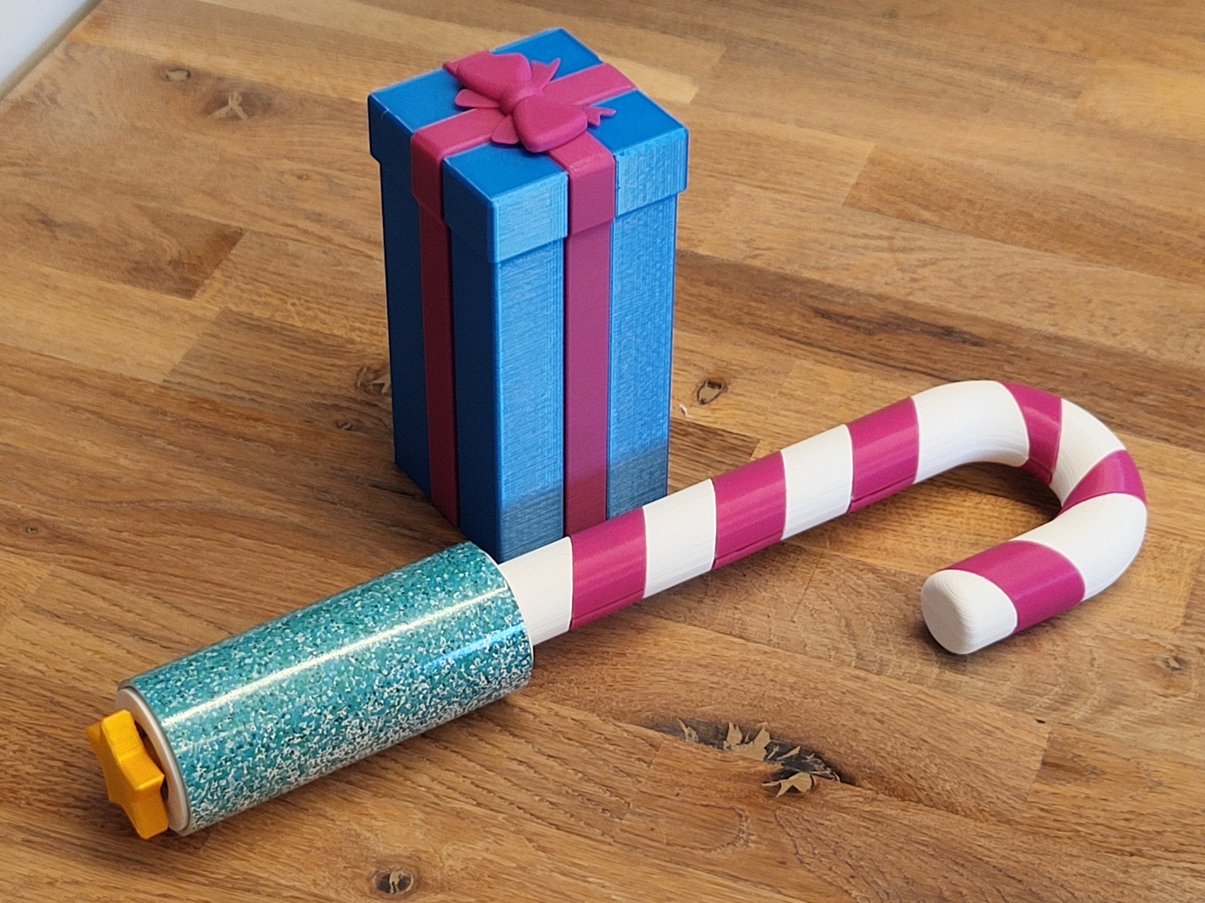 Overengineered lint roller - christmas edition