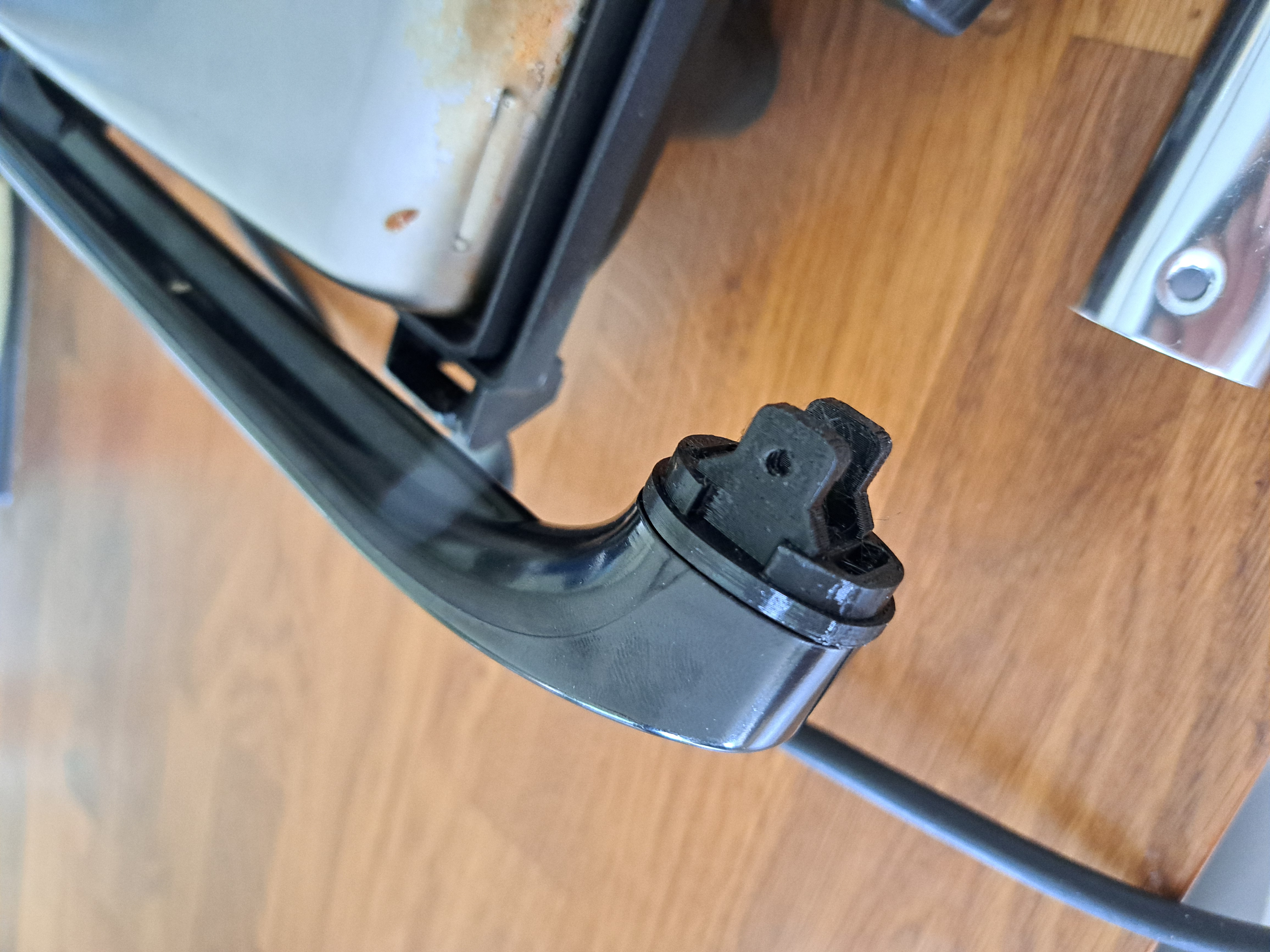 inner mount for the grip of a Tefal GC241D grill