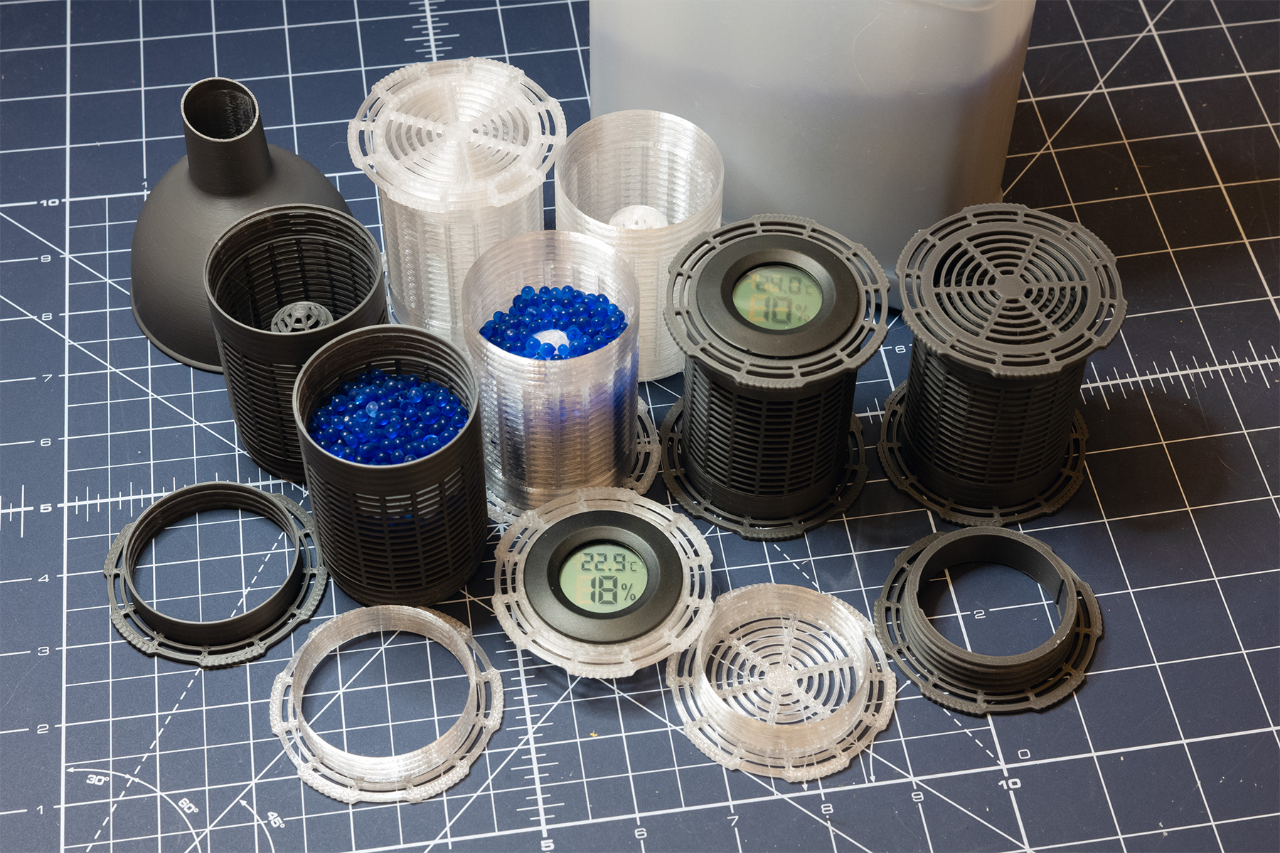 Desiccant canister with hygrometer for filament spools