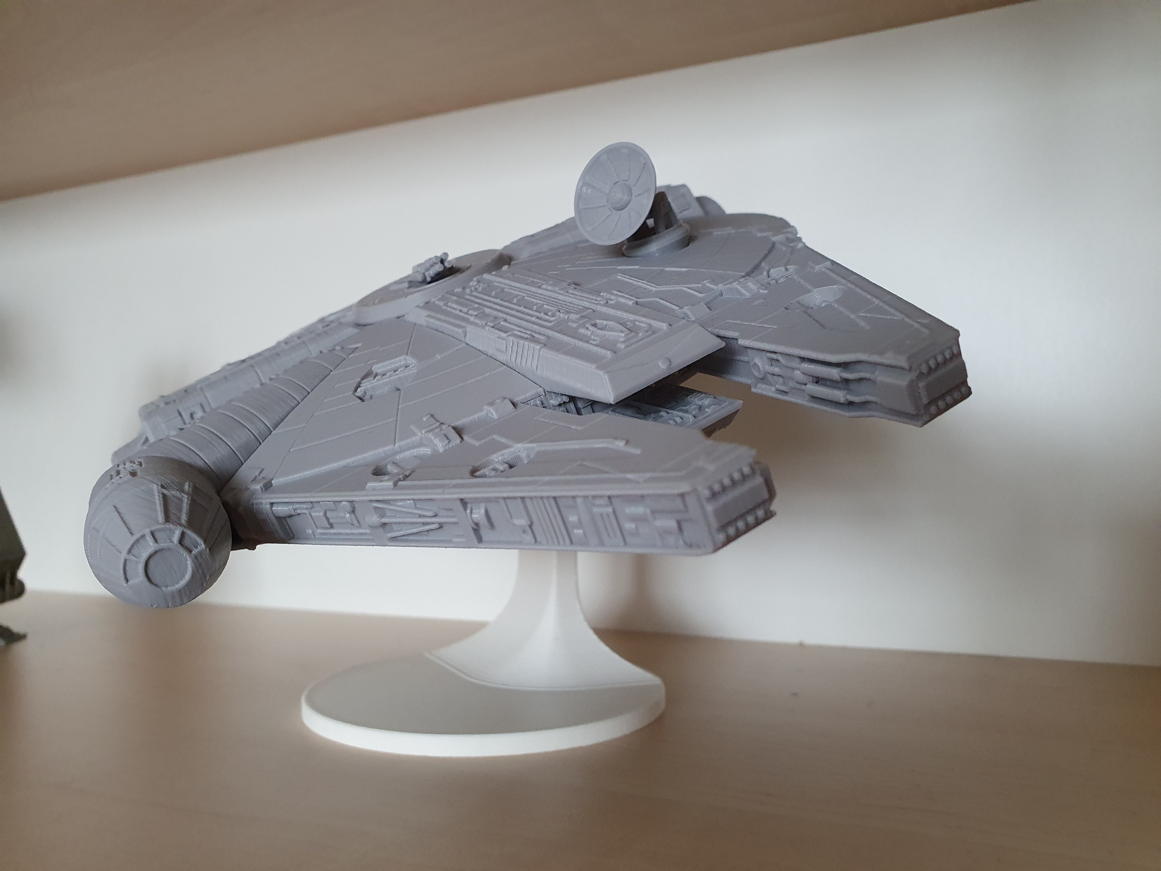 Miniatura 2 do modelo 3D Fab365 Millenium Falcon stand