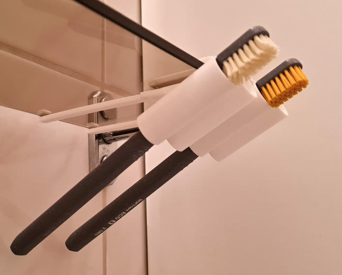 Pouzdro na kartáčky / Brush holder