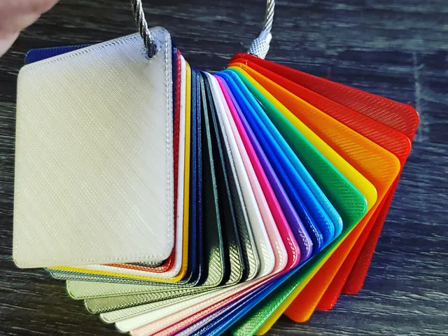 Small color sample plate with hole