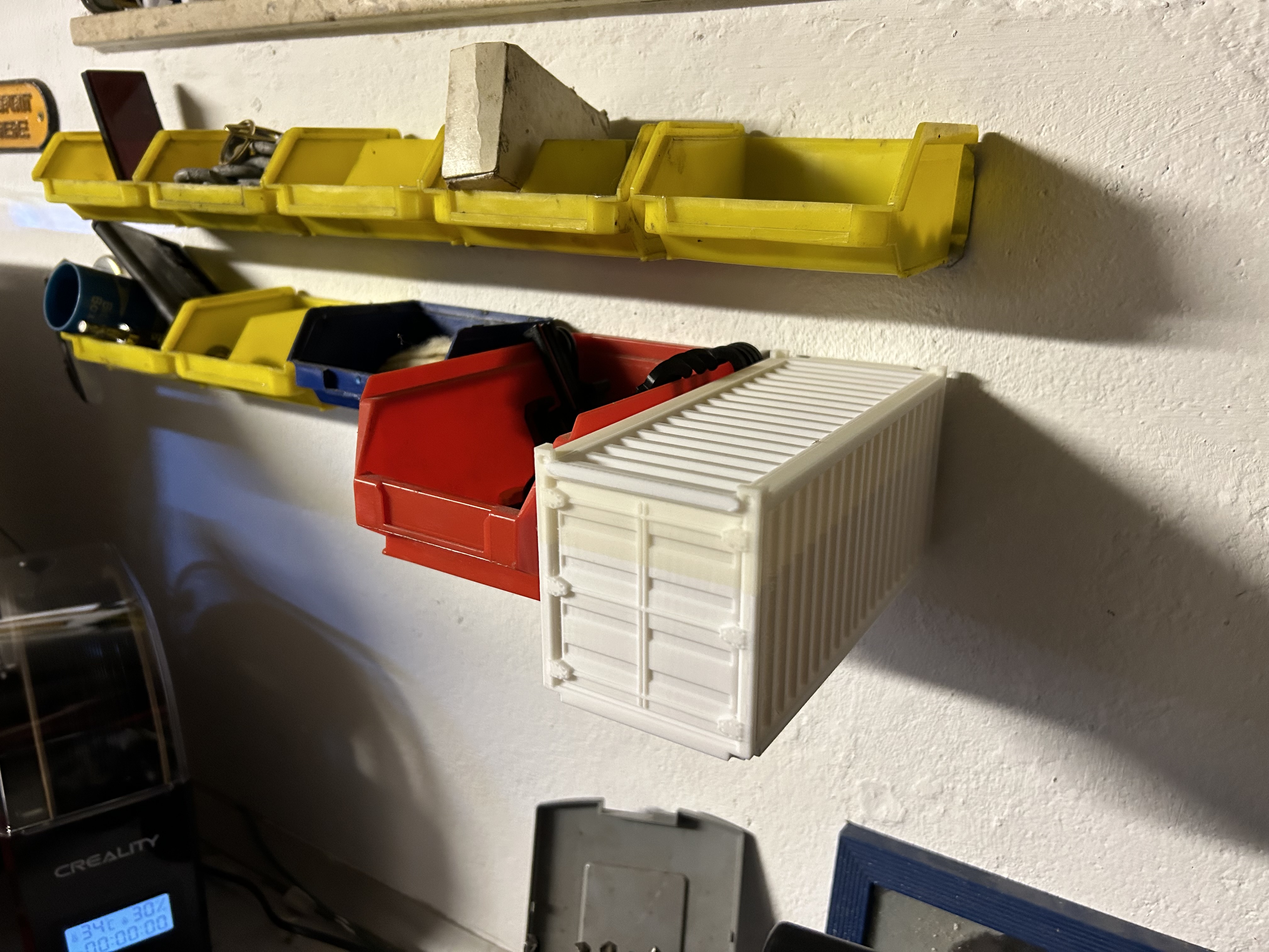 Shipping Container - Wall Storage Box - Schiff Container als Sichtlagerkasten mit Haken für Wandschiene