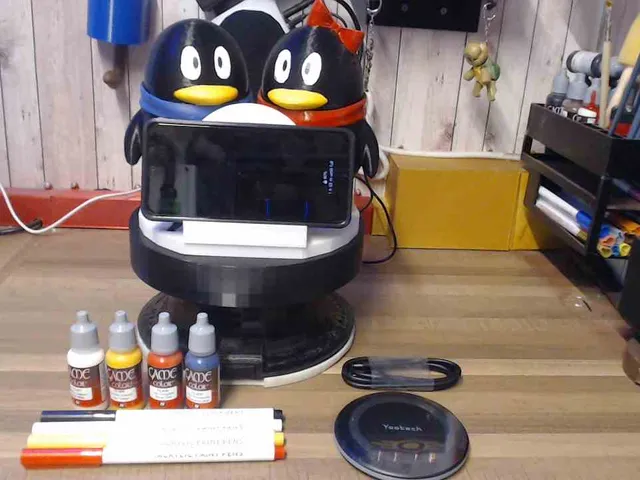 Penguin Wireless Phone Charger