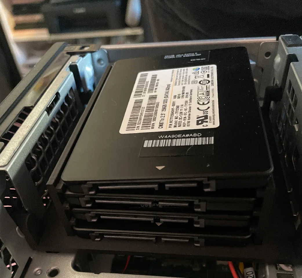 HP Elitedesk 800 G4 SFF 3,5-Inch-HDD to 4x 2,5-Inch-drive mount by