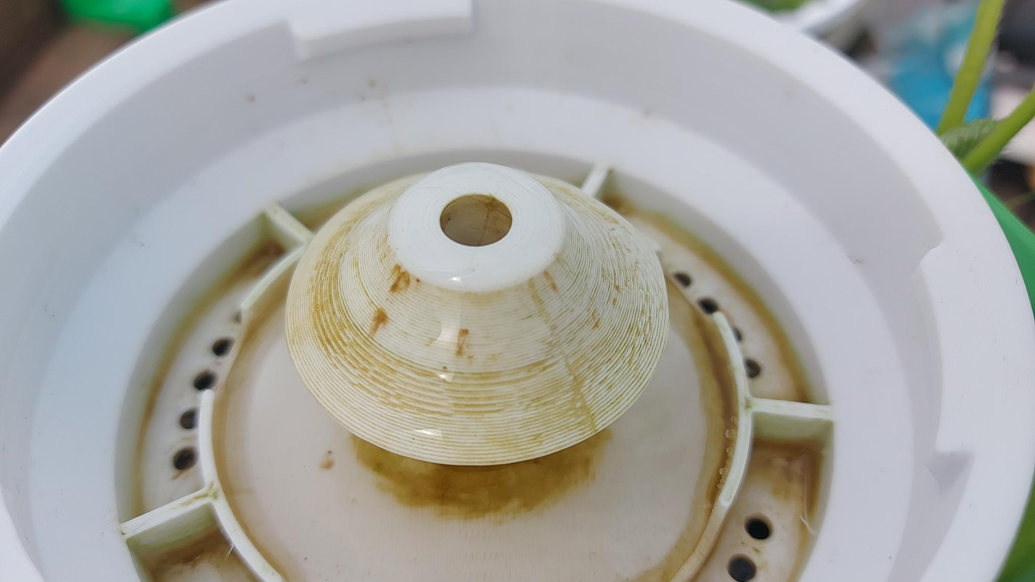 Water spreader - Modular rotating hydroponics tower