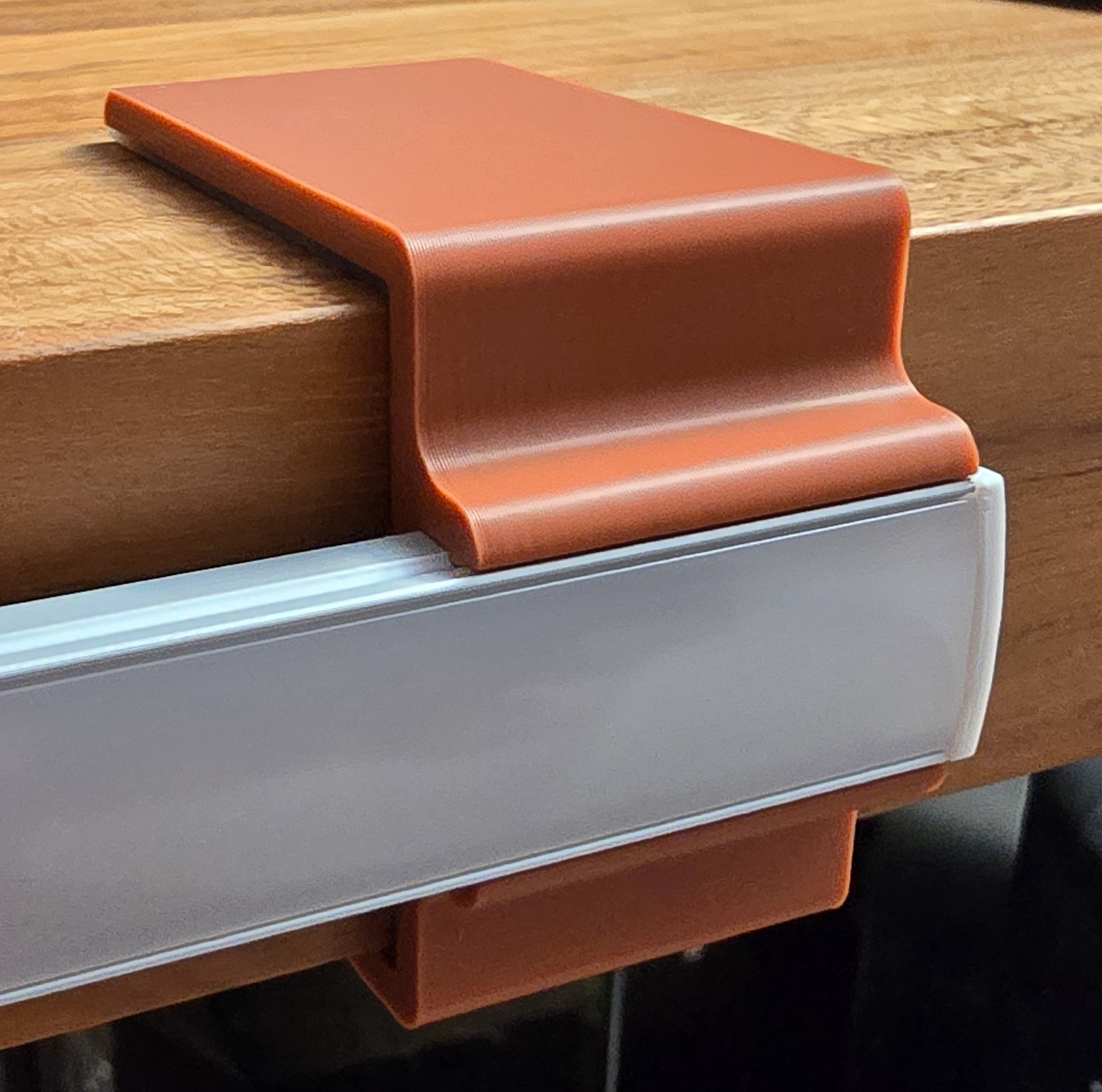 Parametric LED Channel Table Clamp