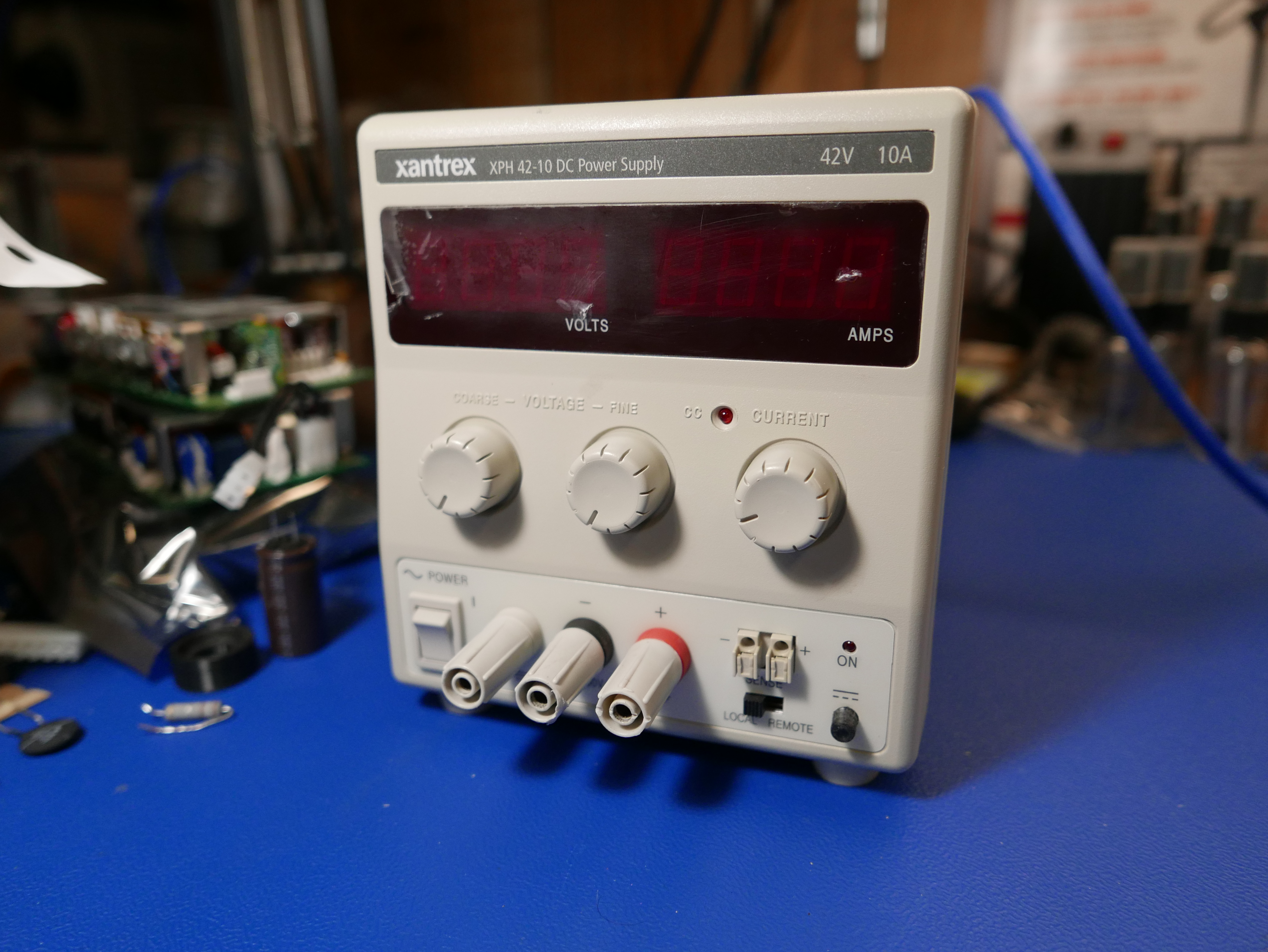 Miniatura 2 do modelo 3D TTI Variable Power Supply Output Button
