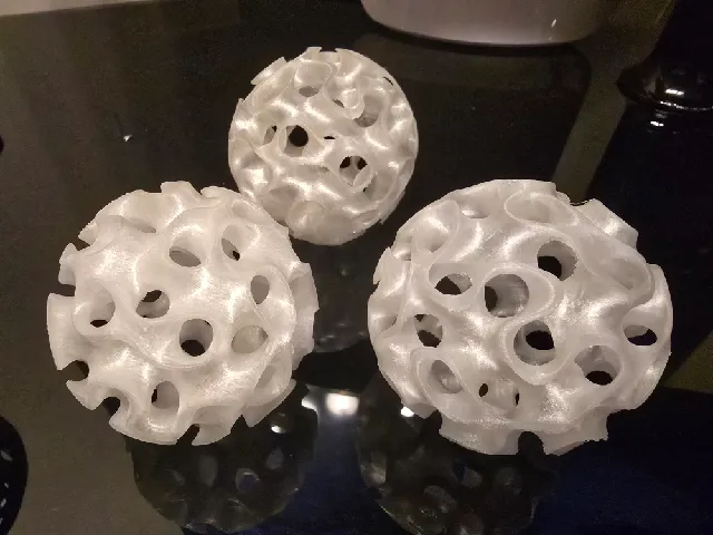 Gyroid Ball – Flowing Geometric Sphere