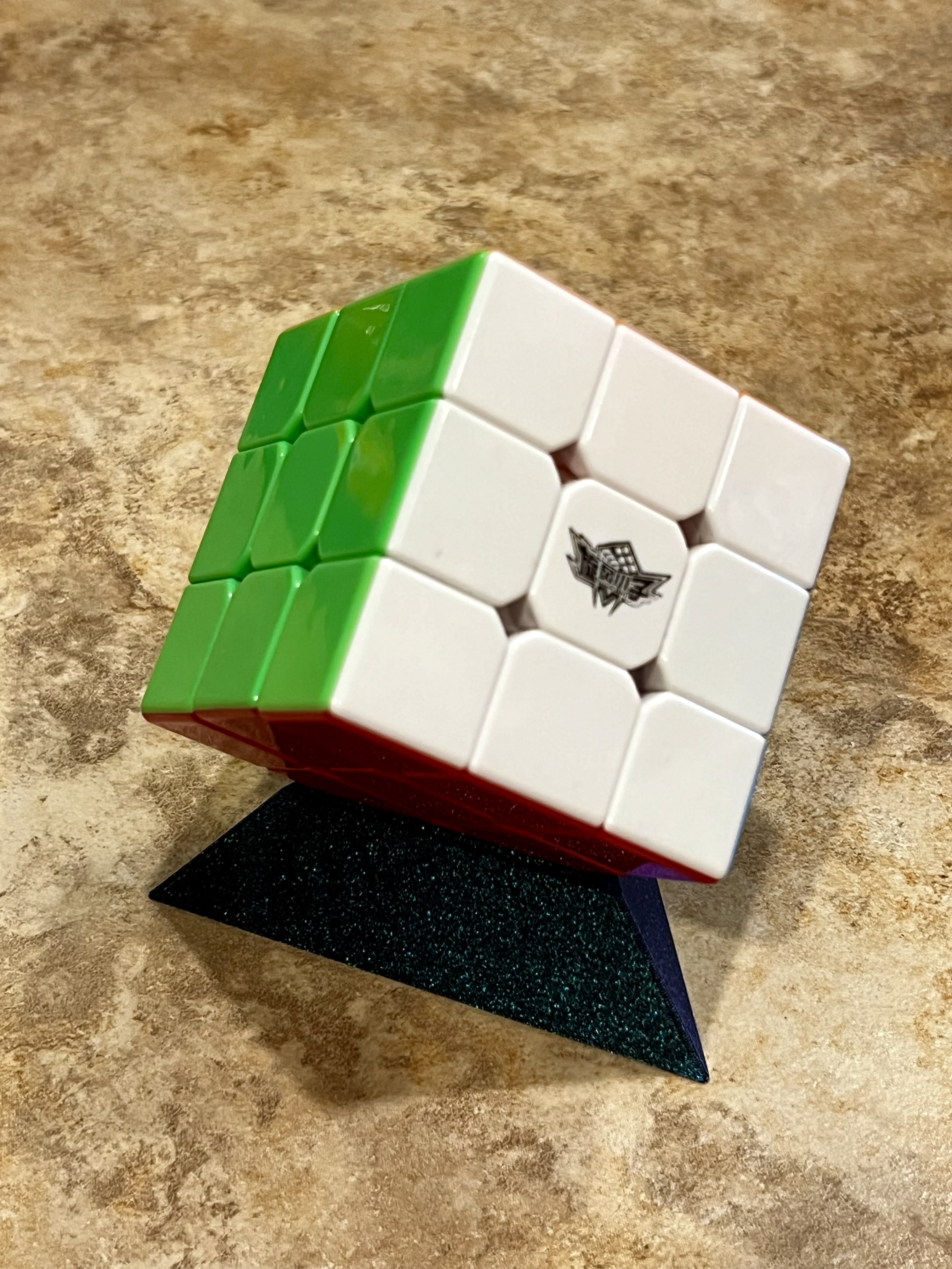 Rubik’s Cube Stand