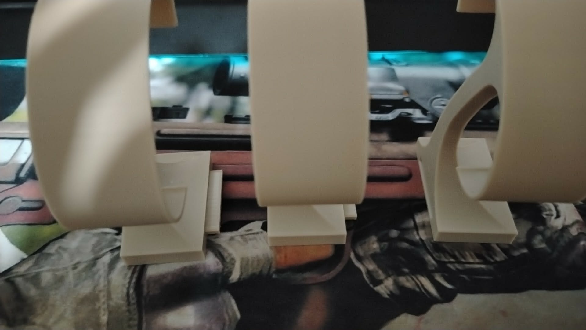 Endlessly Connectable Watch Holder