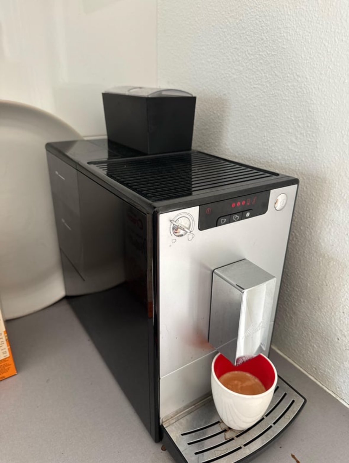 bean-hopper-melitta-fully-automatic-espresso-machine-e950-213-by-road