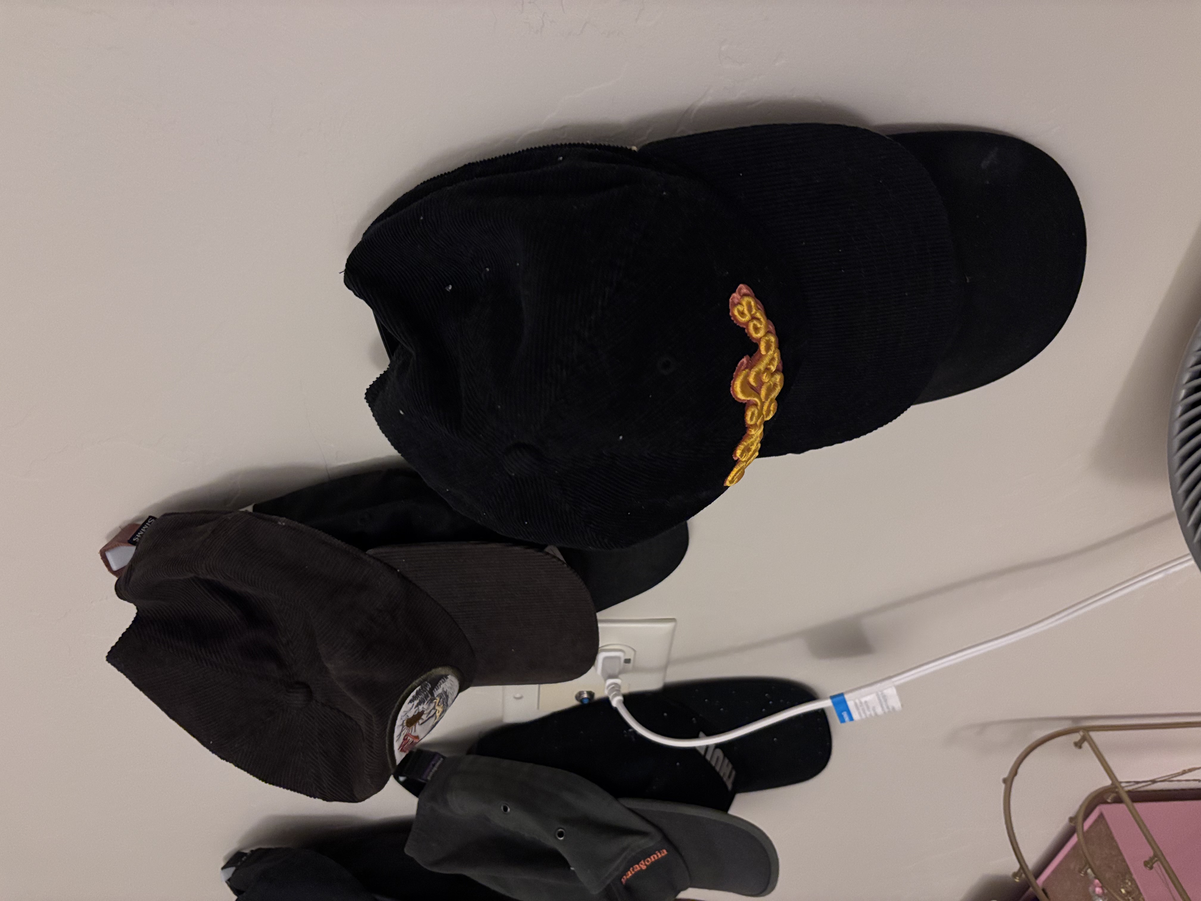 Double Hat Hook uses 2 nails — miniatura 2