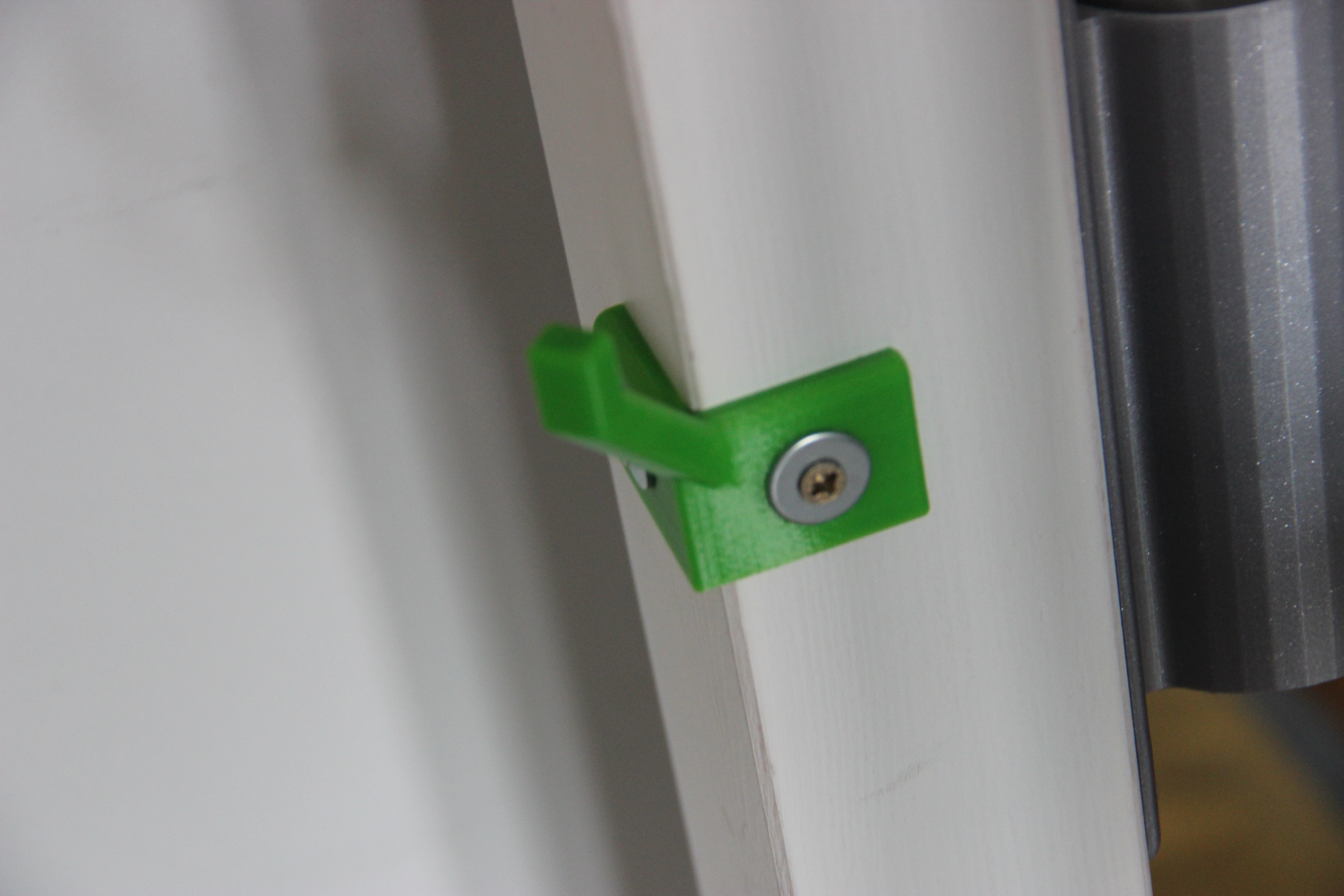 Corner hook