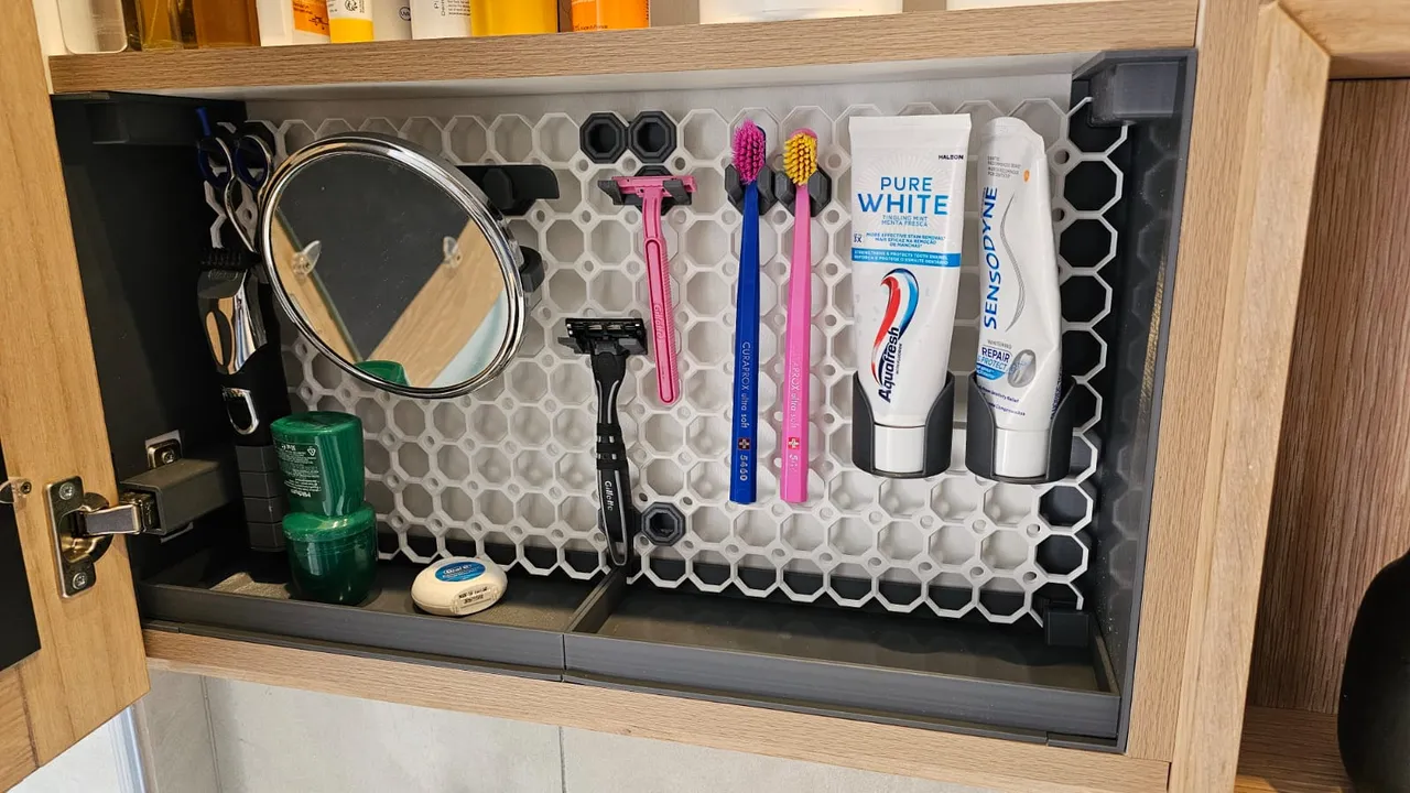 Bathroom shelf with multiboard.io back by NelisW | Download free STL ...