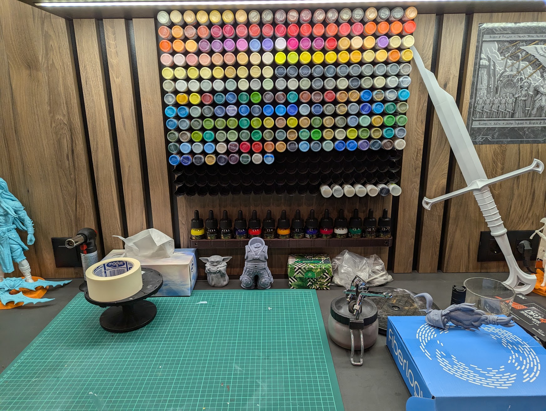 AK interactive wall mounted paintrack (ridgeless)