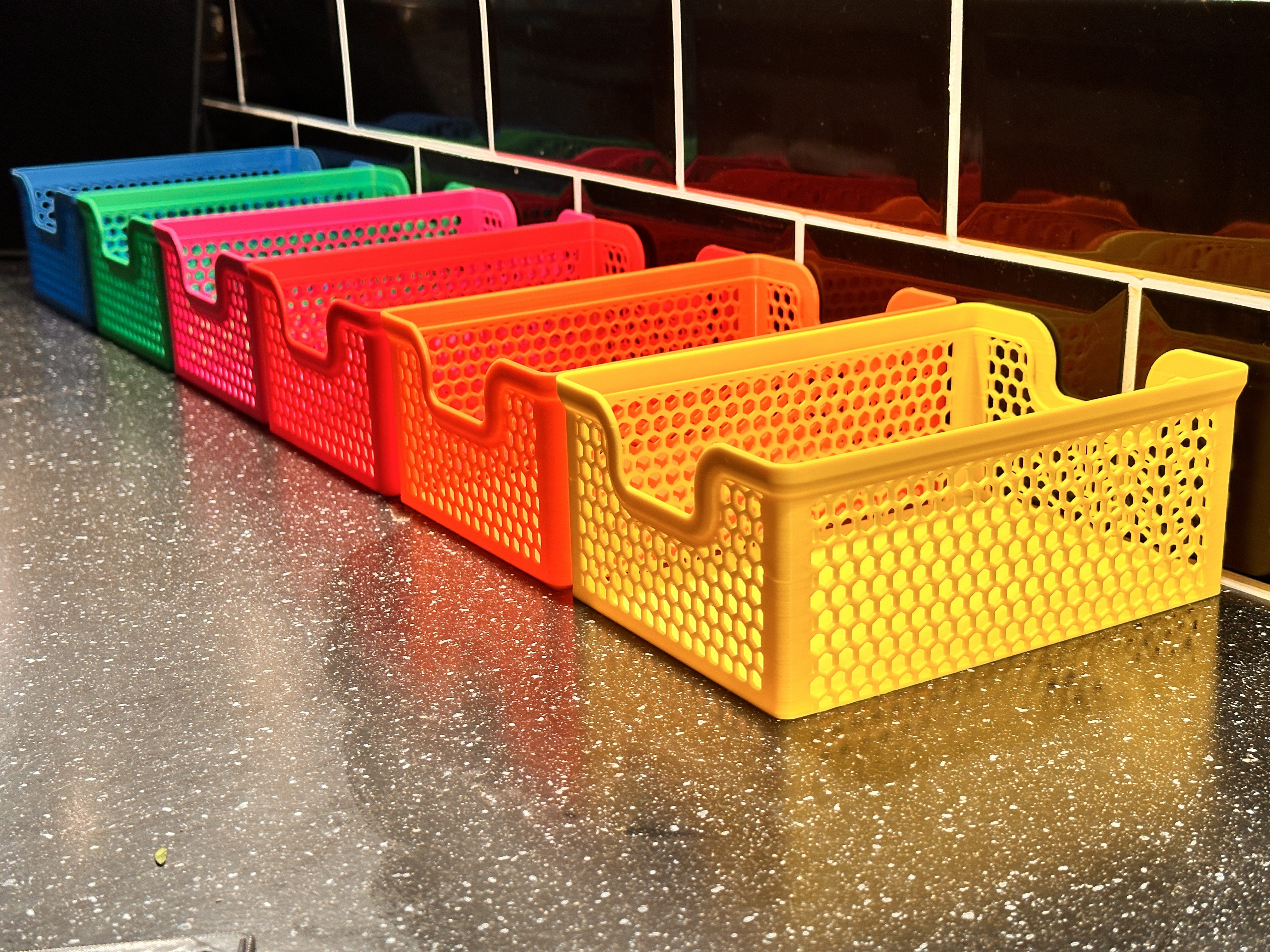 Miniatura 2 do modelo 3D Rectangular 140x200mm Stacking Baskets & Lid - Hexagon Pattern