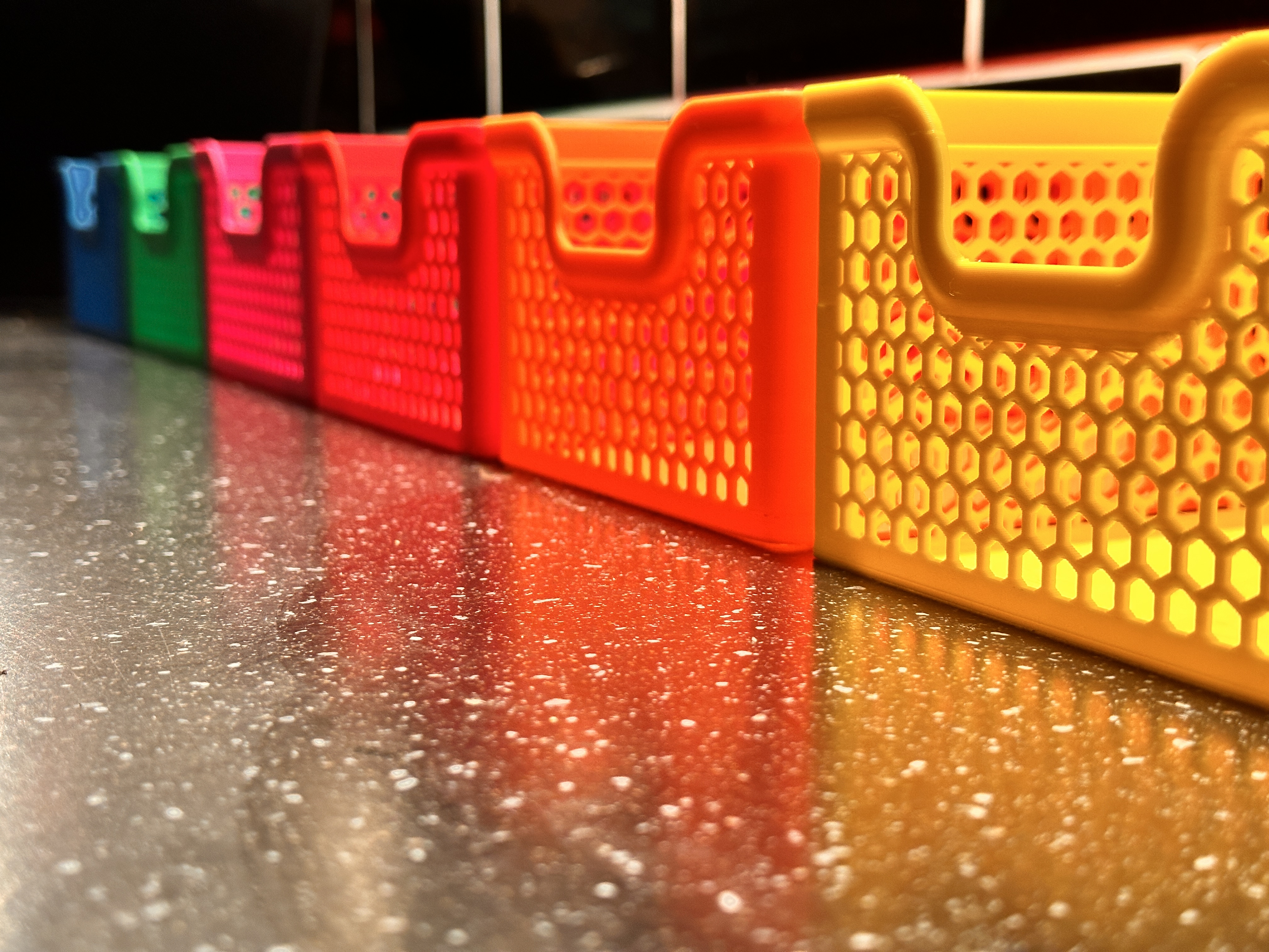 Miniatura 9 do modelo 3D Rectangular 140x200mm Stacking Baskets & Lid - Hexagon Pattern