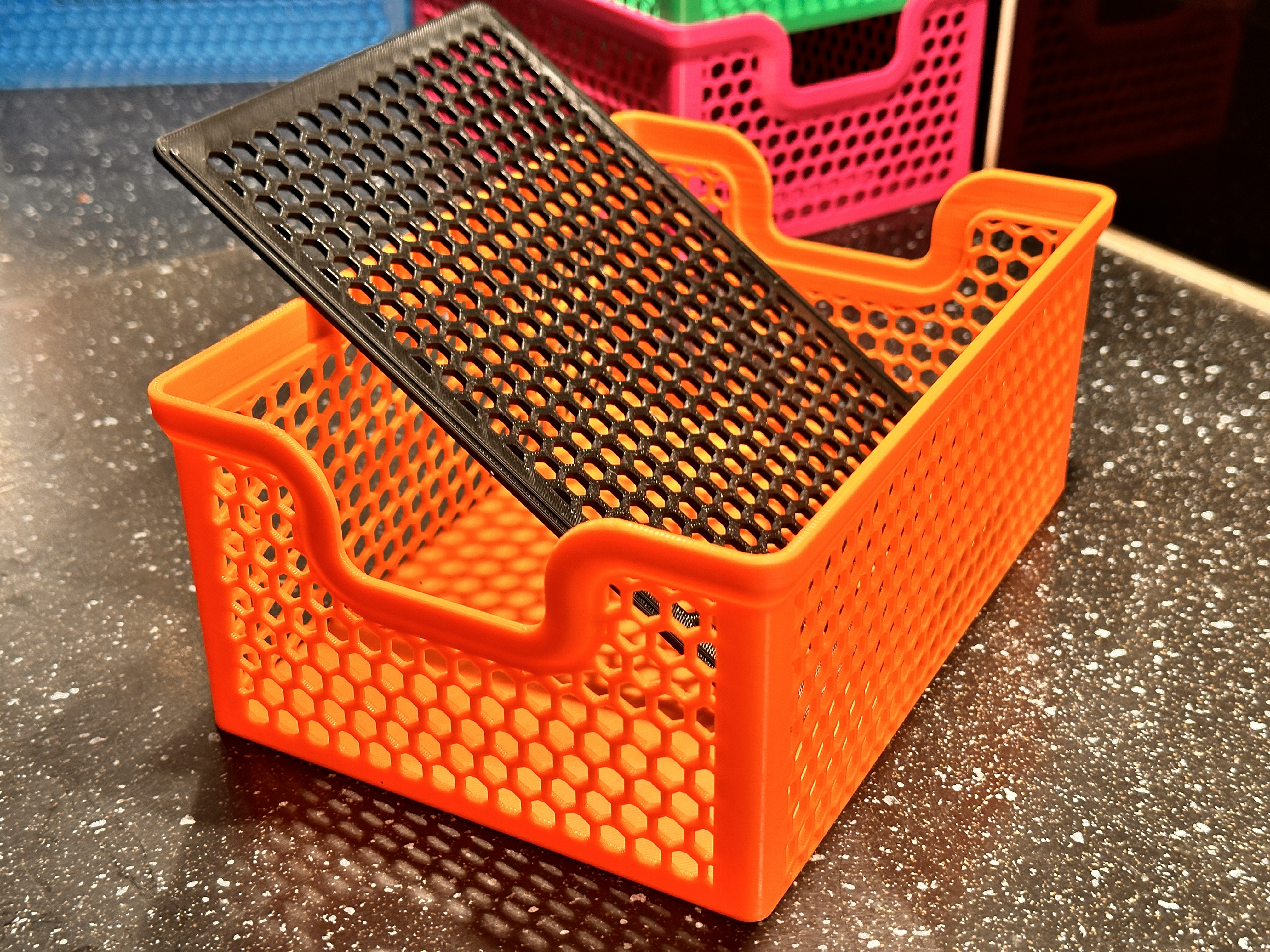 Miniatura 7 do modelo 3D Rectangular 140x200mm Stacking Baskets & Lid - Hexagon Pattern