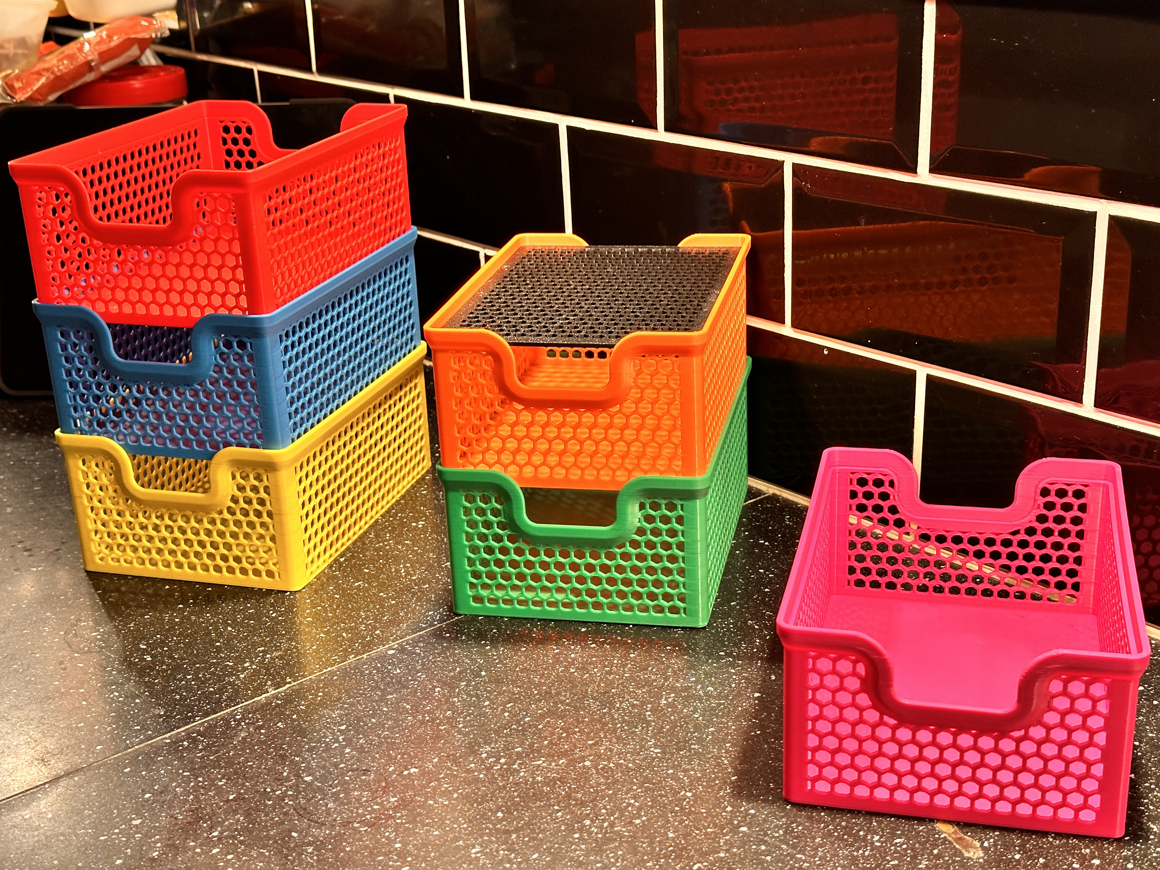 Miniatura 11 do modelo 3D Rectangular 140x200mm Stacking Baskets & Lid - Hexagon Pattern