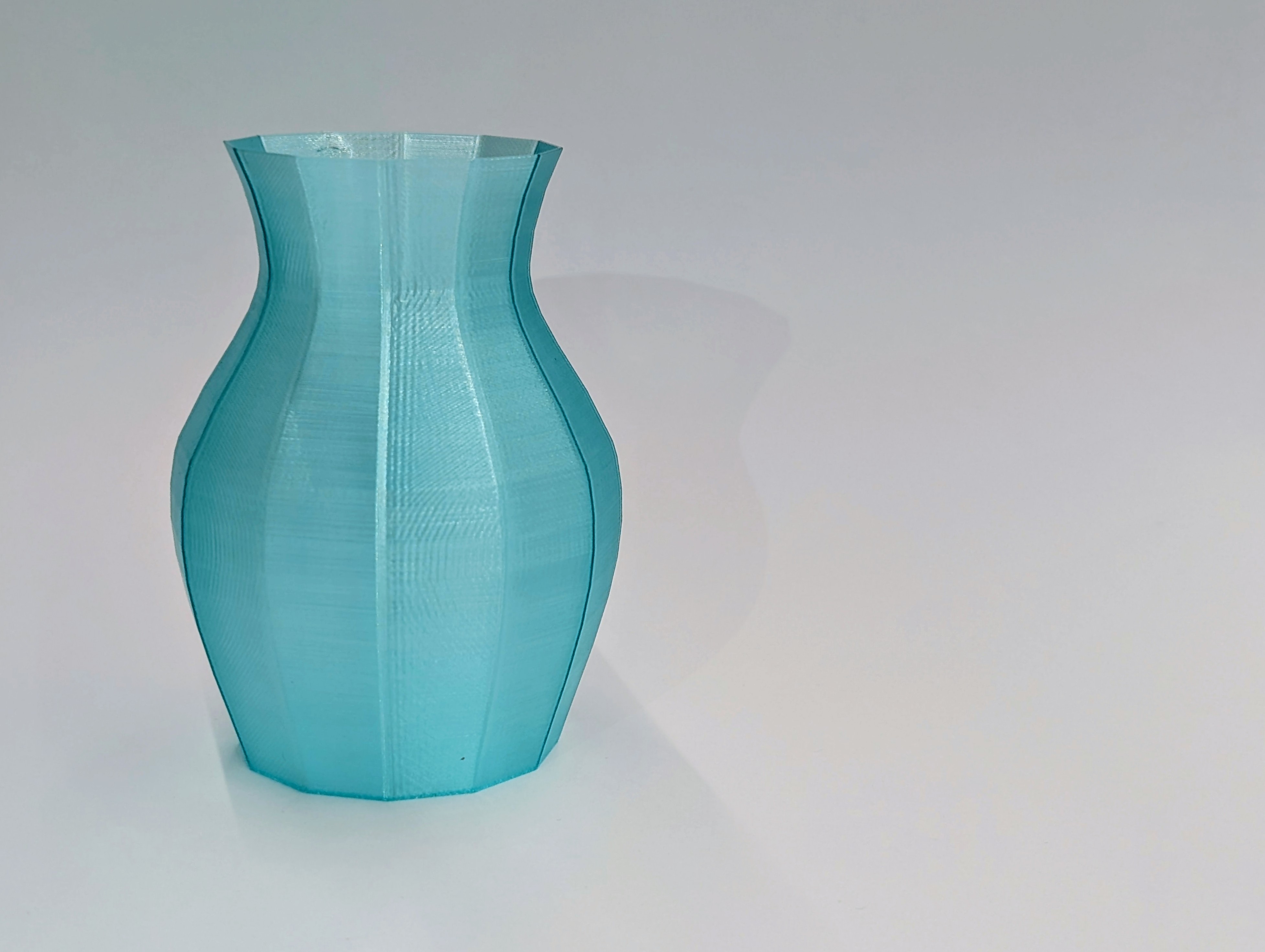 Miniatura 2 do modelo 3D Faceted vase