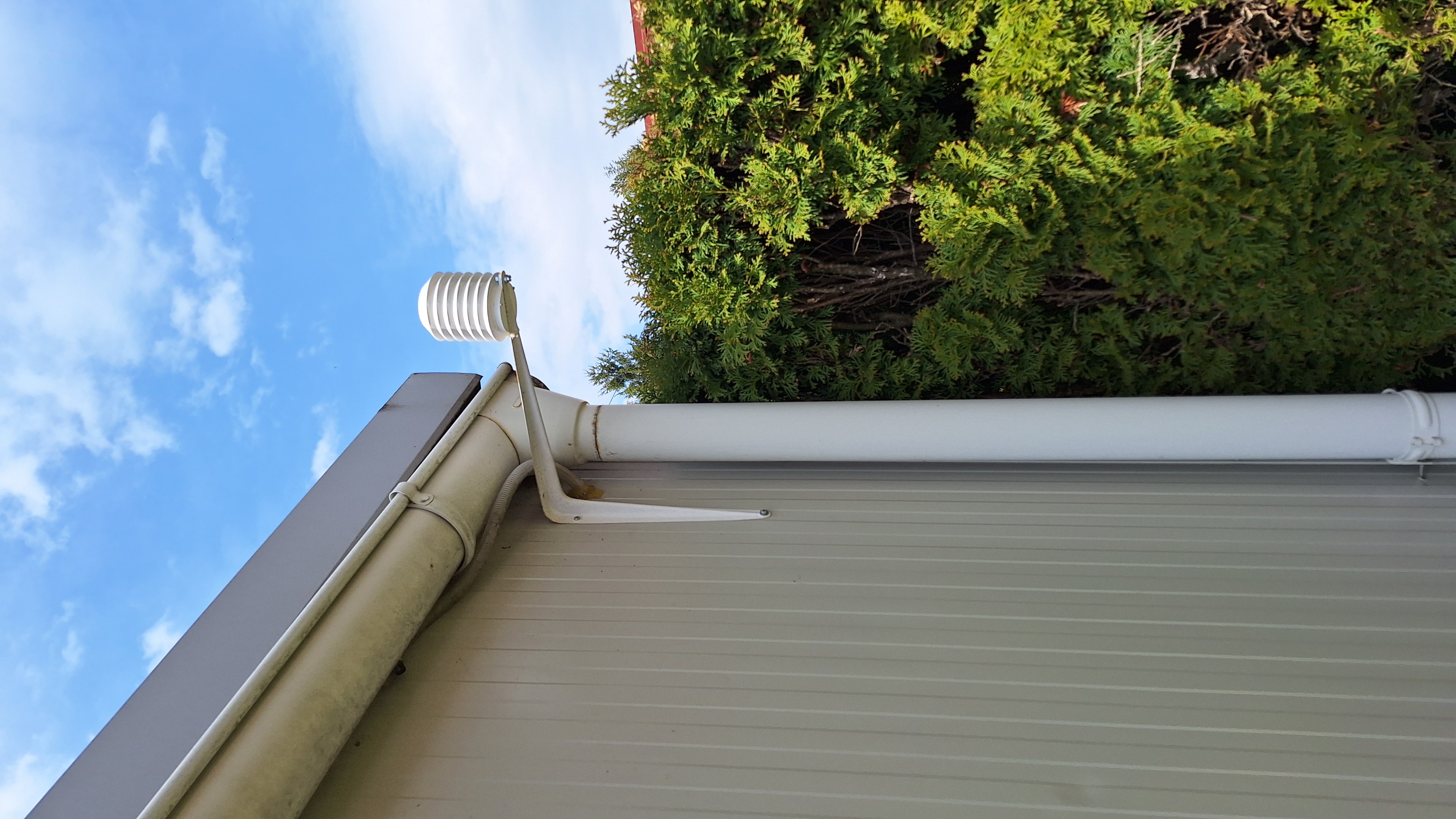 Tuya Zigbee Outdoor Temperature Sensor Radiation Shield and Mount