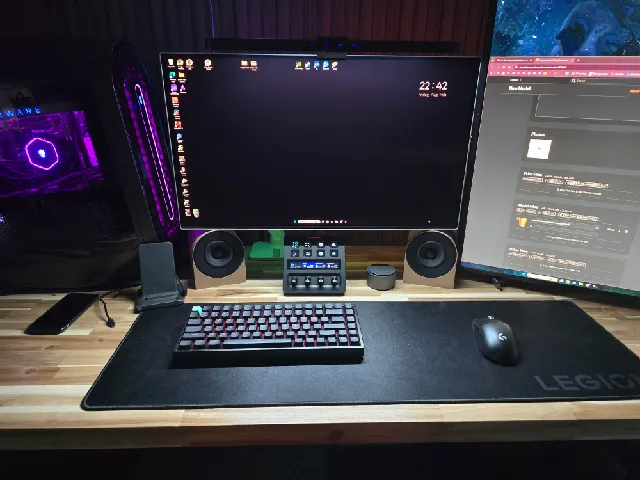 Upside down Razer Nommo Chroma speaker shelf