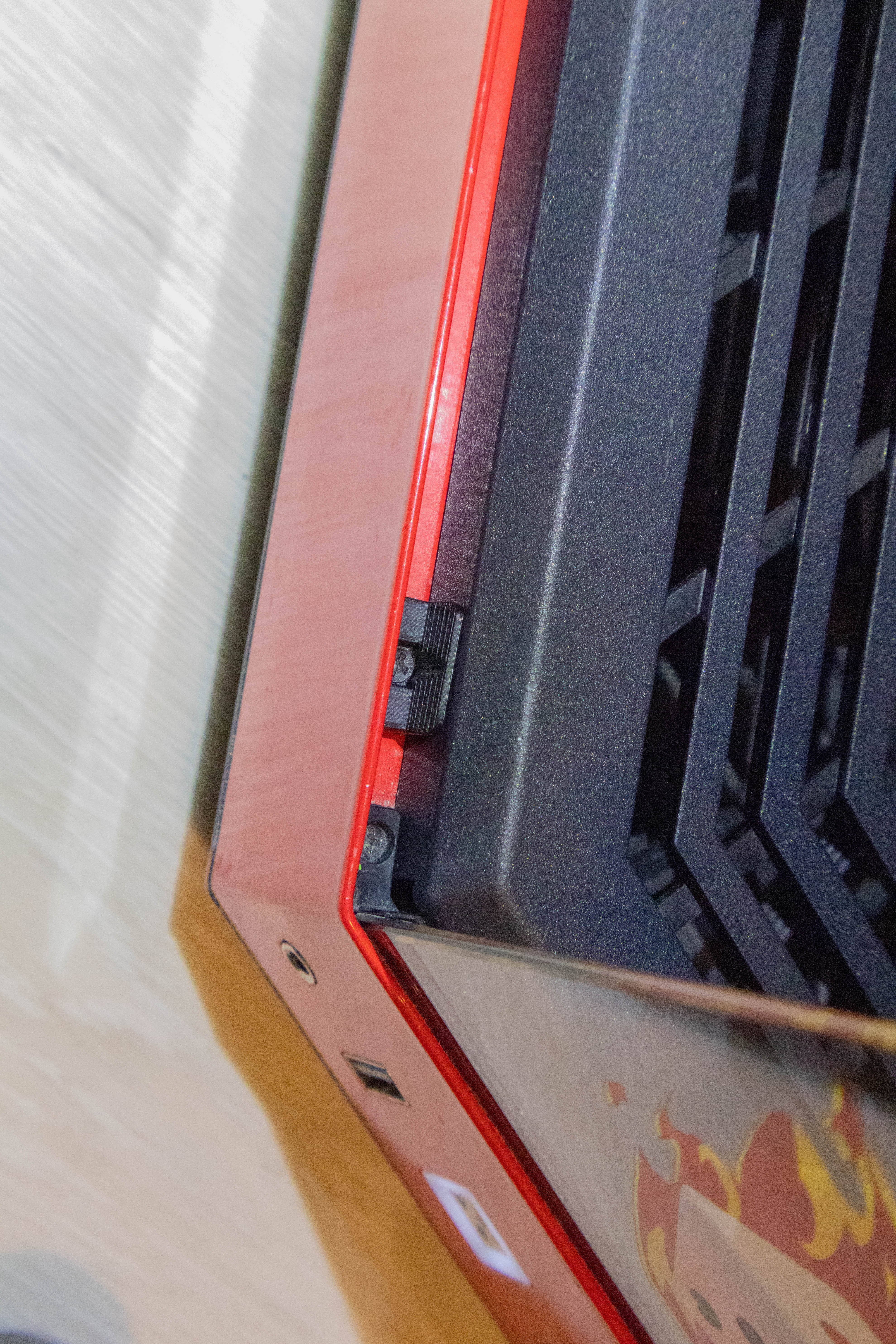 Hyte Y60 / Y70 Side Panel Guide Replacement