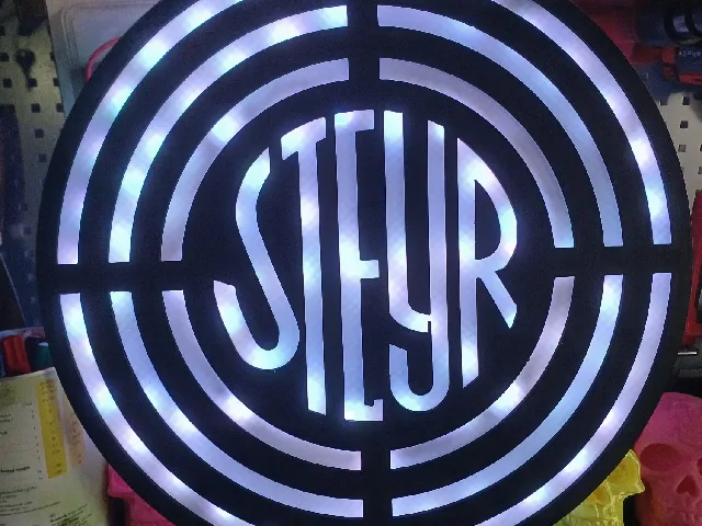 Steyr Logo beleuchtet