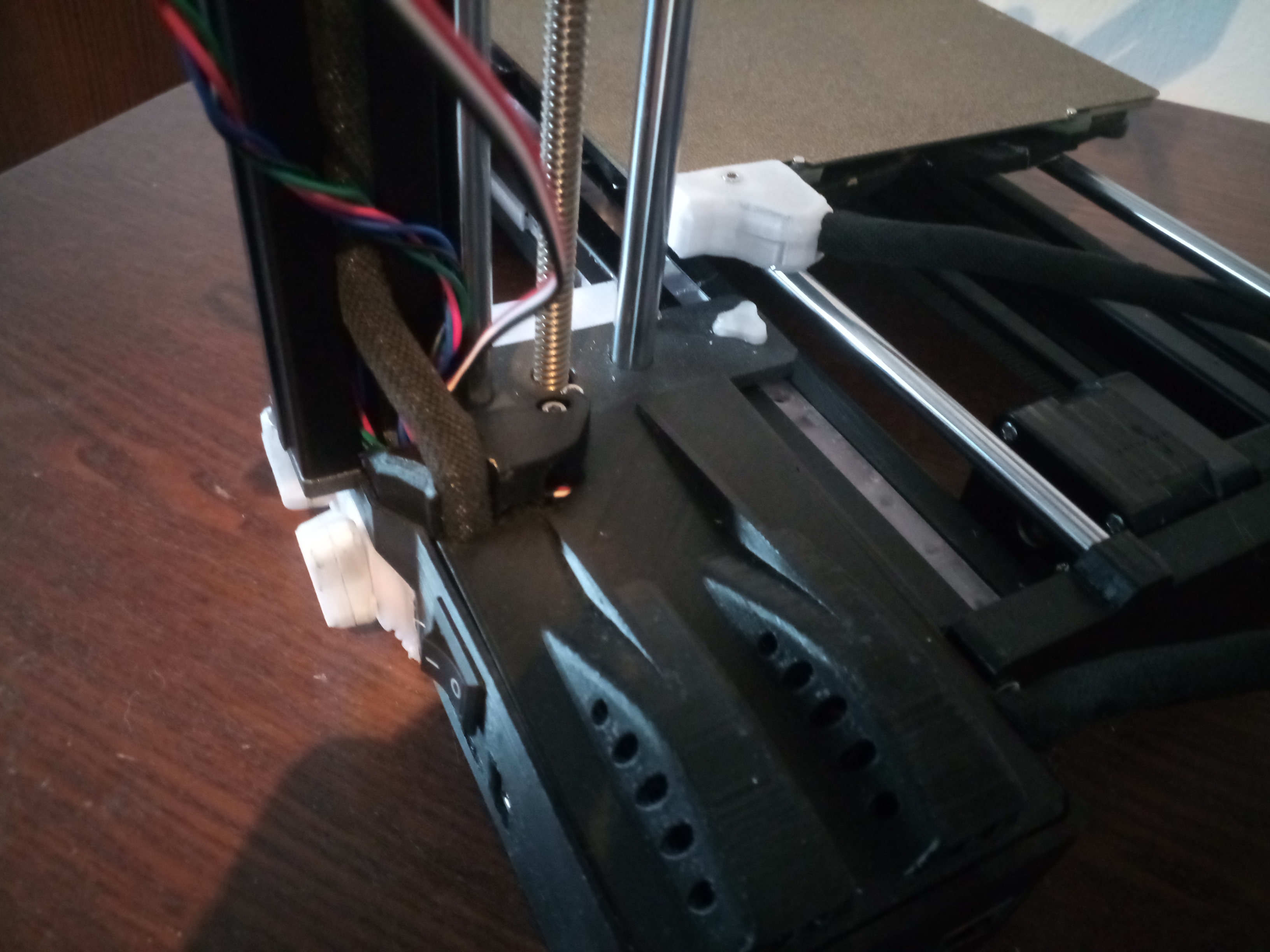 Prusa Mini Low Profile Heatbed Cover with 55° angle make M3 screw for z-axis more accessible
