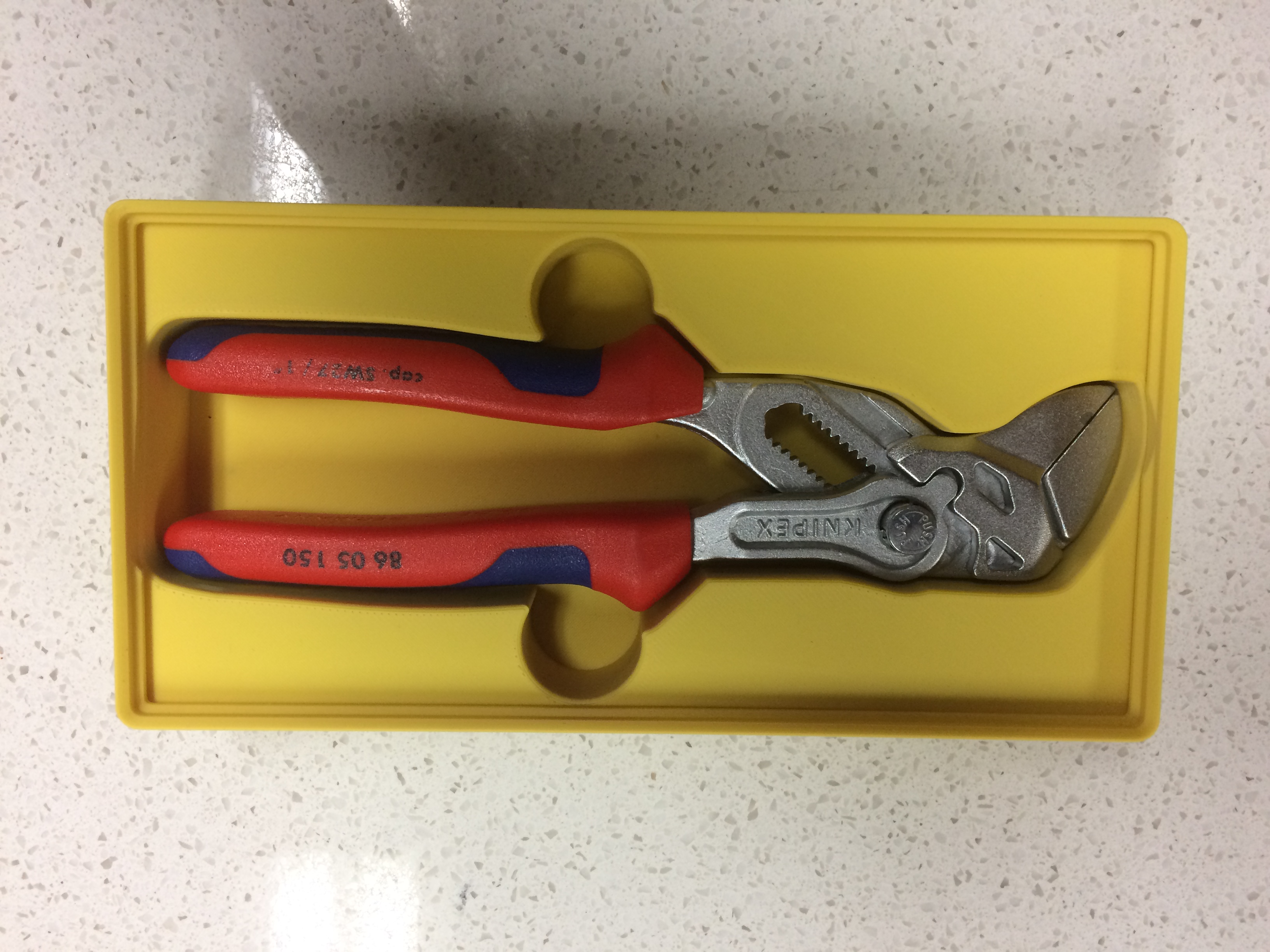 Gridfinity tray for Knipex 150mm Comfort Grip pliers by Tuxedo ...