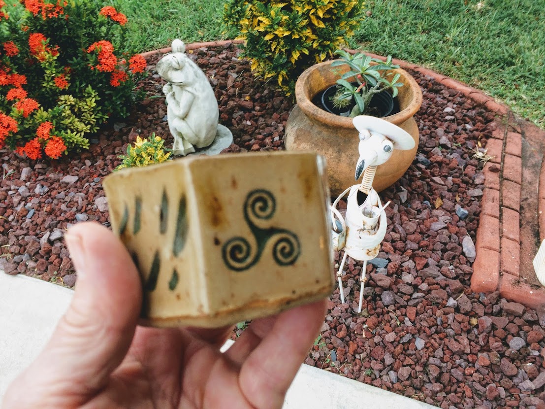 POTTERY STAMP TRISKELION CELTIC SYMBOL