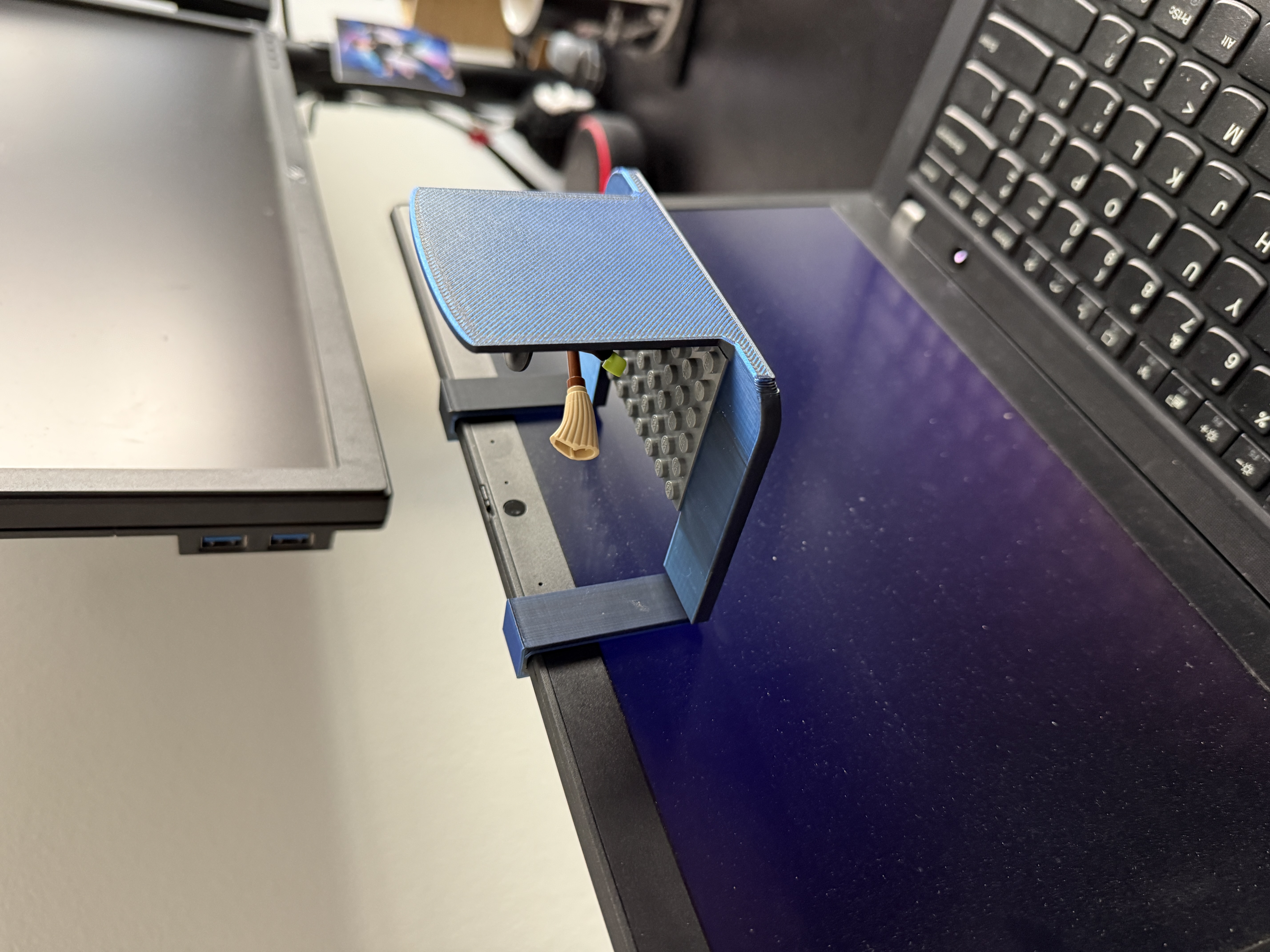LEGO Minifig Webcam Stage – Wide Mount Remix