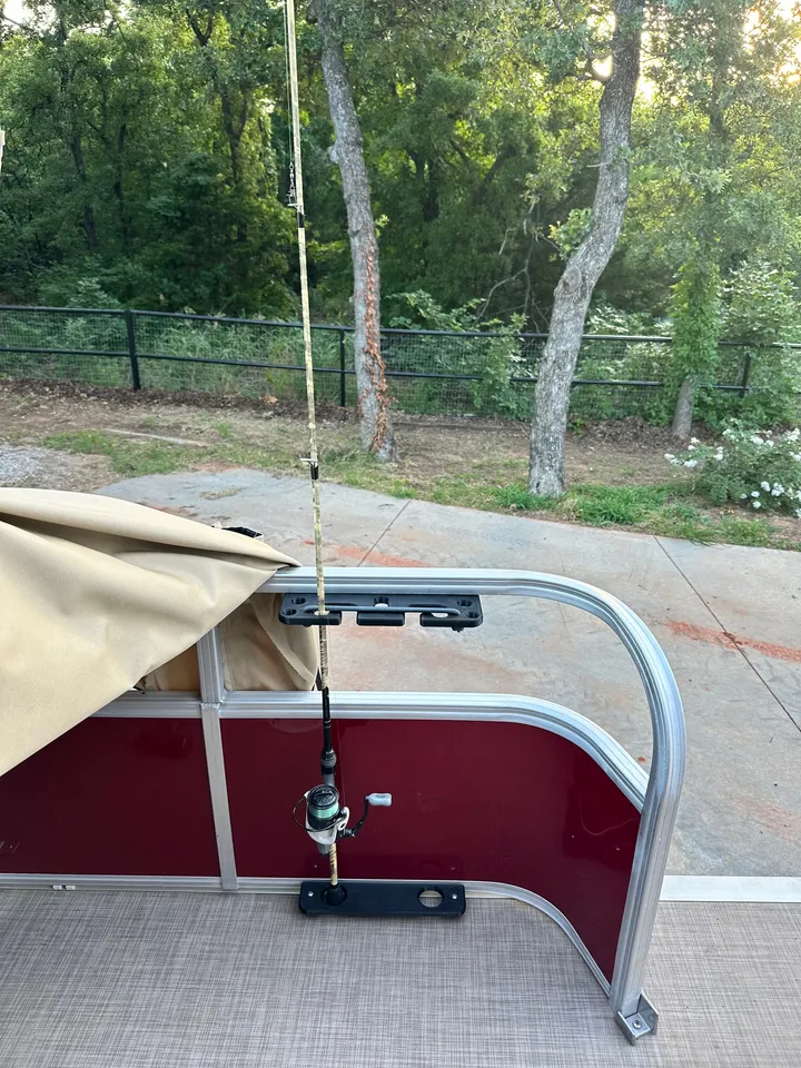 Sun Tracker 20 DLX Fishing Rod Holders by bobby | Download free STL model |  Printables.com