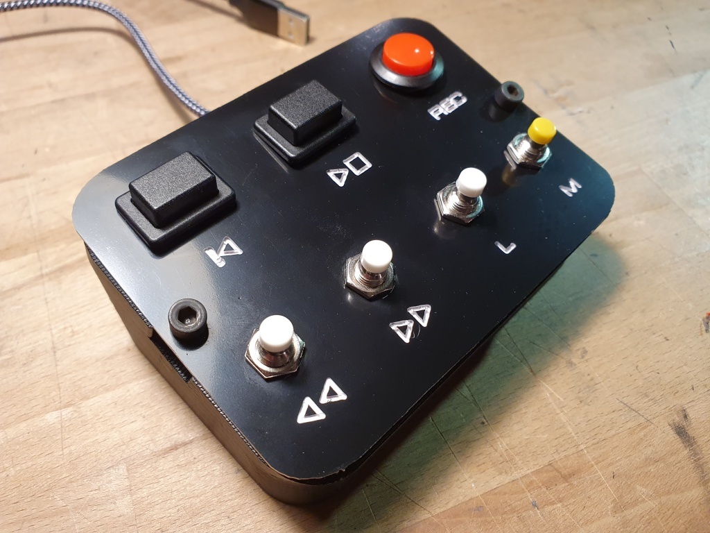 Miniatura 3 do modelo 3D Button Box for Roland E-Drum Racks