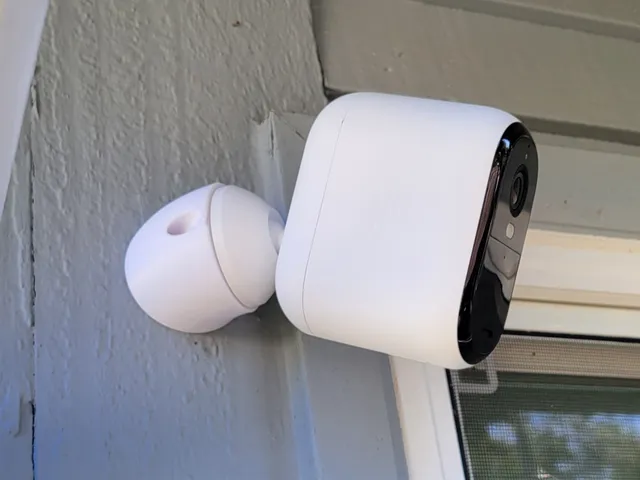 Arlo Essential and Essential XL Camera 45 Degree Mount