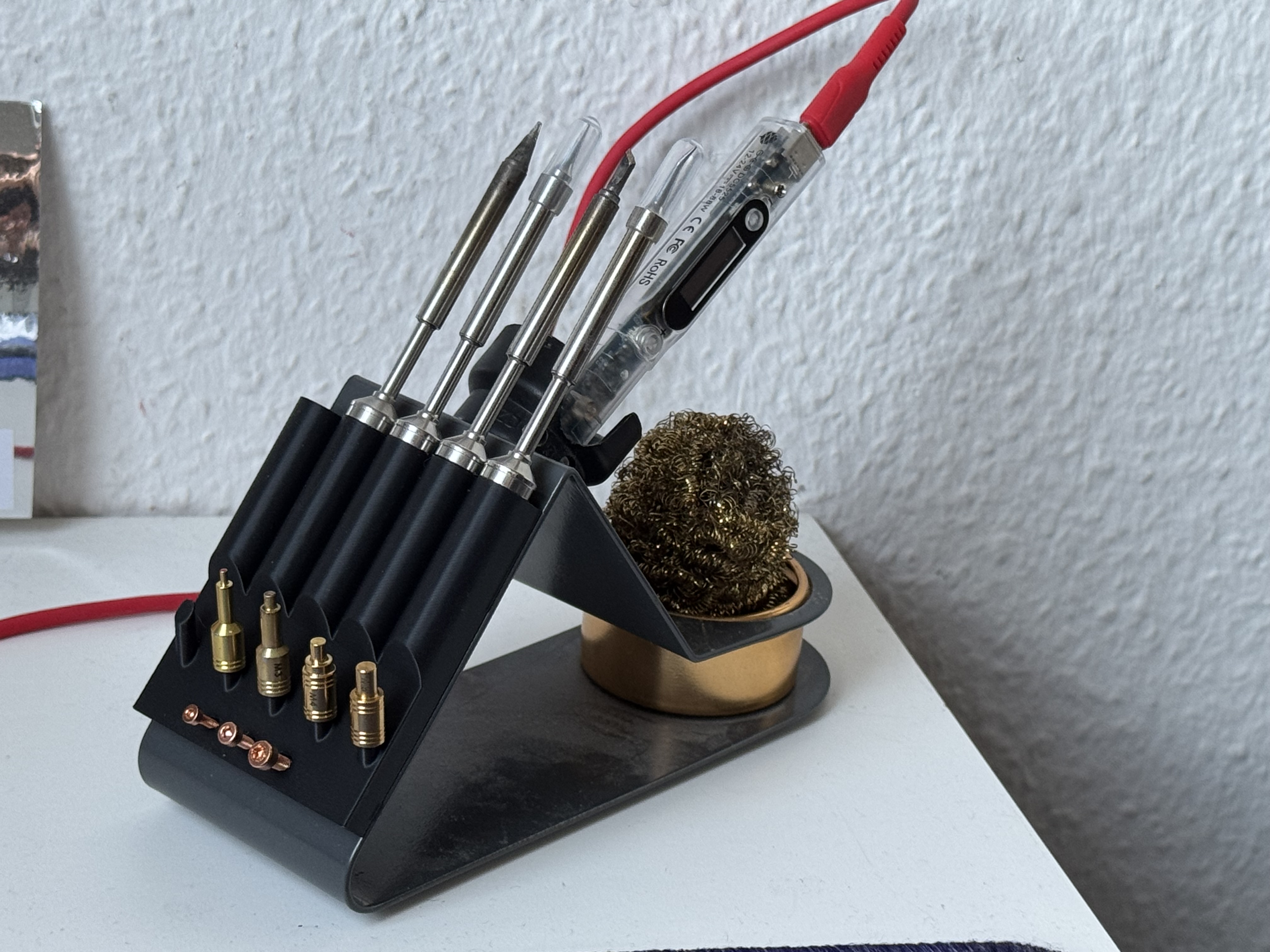 Pinecil Tip holder 5x with place for CNC Kitchen tools