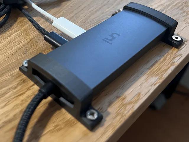 Uni USB-C-Hub Desk Mount